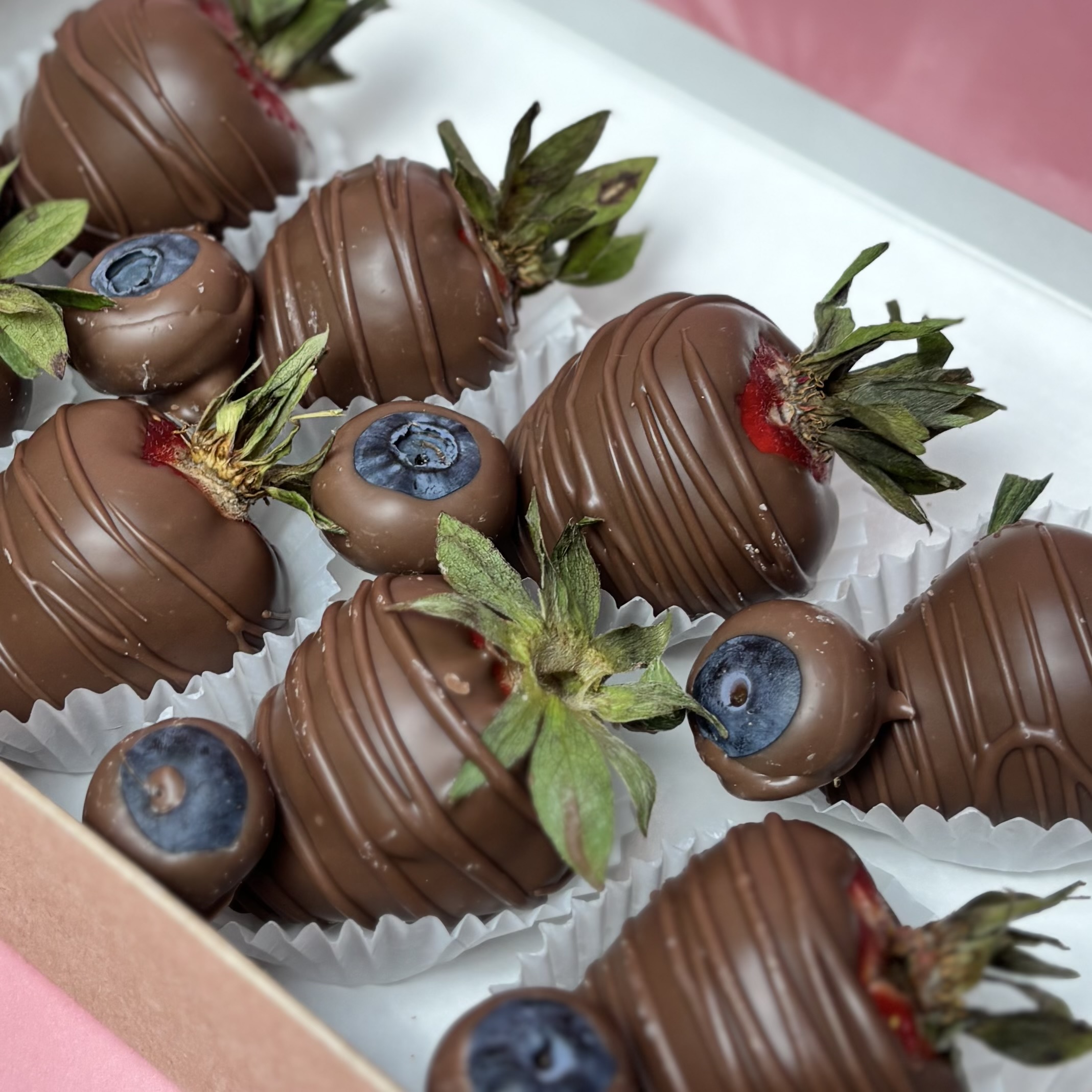Клубника и голубика в шоколаде 16 ягод