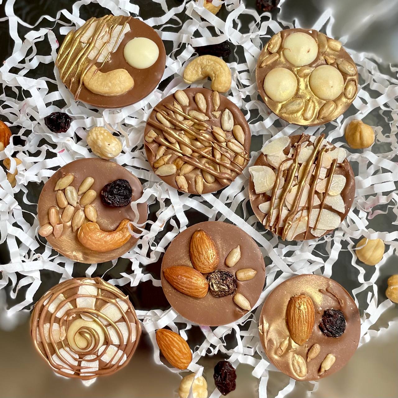 Коллеты из молочного шоколада с орехами