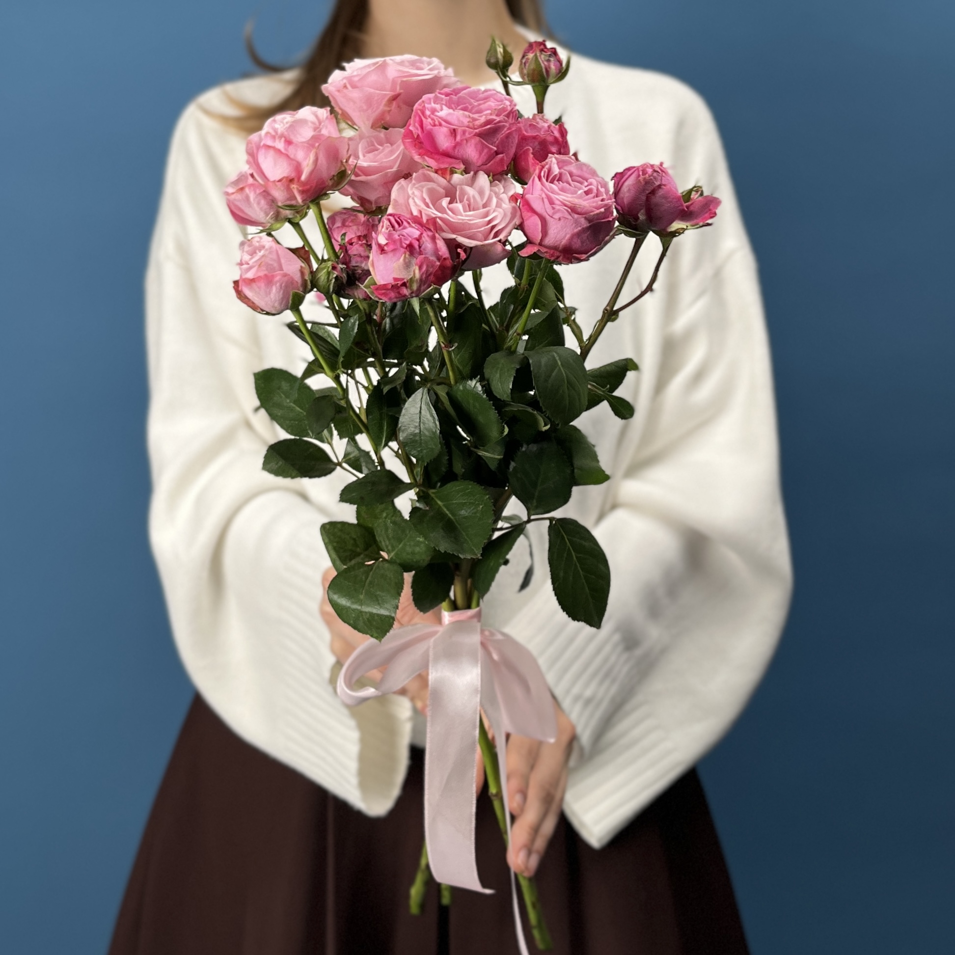 3 кустовые пионовидные розы Леди Бомбастик 50 см