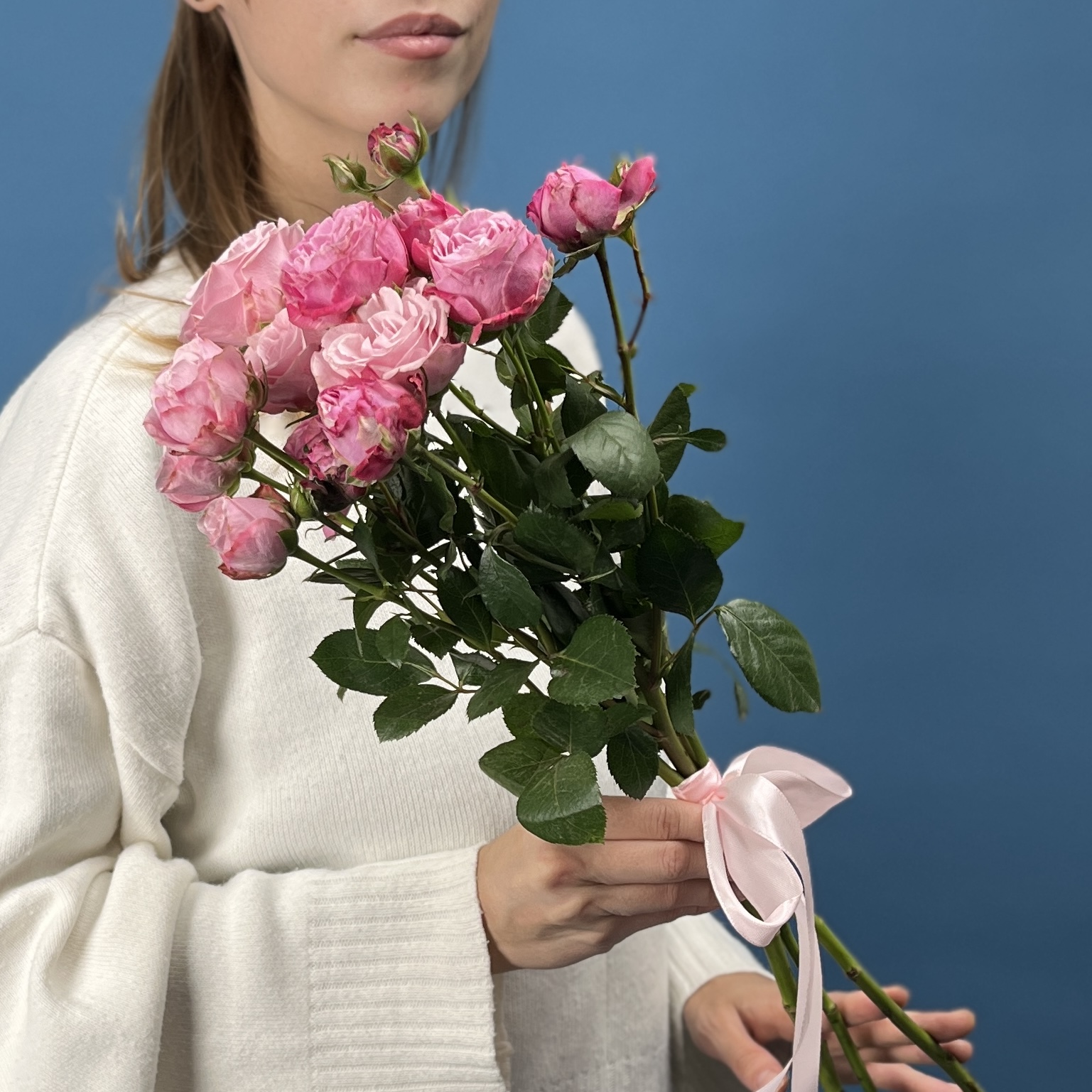 3 кустовые пионовидные розы Леди Бомбастик 50 см