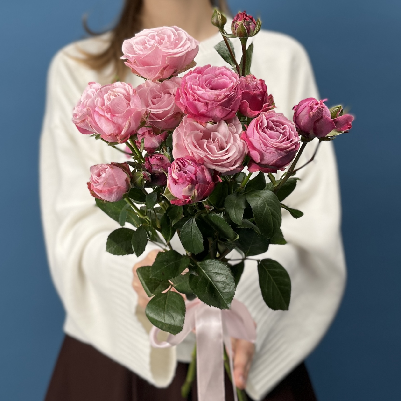 3 кустовые пионовидные розы Леди Бомбастик 50 см