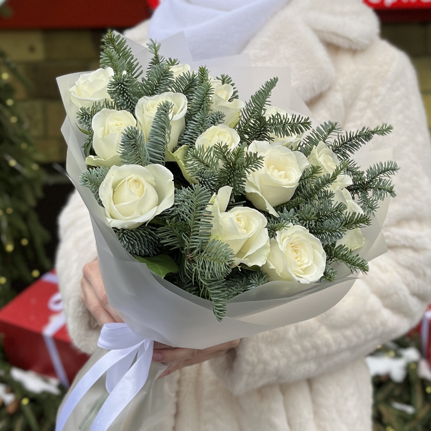 15 белых роз с нобилисом