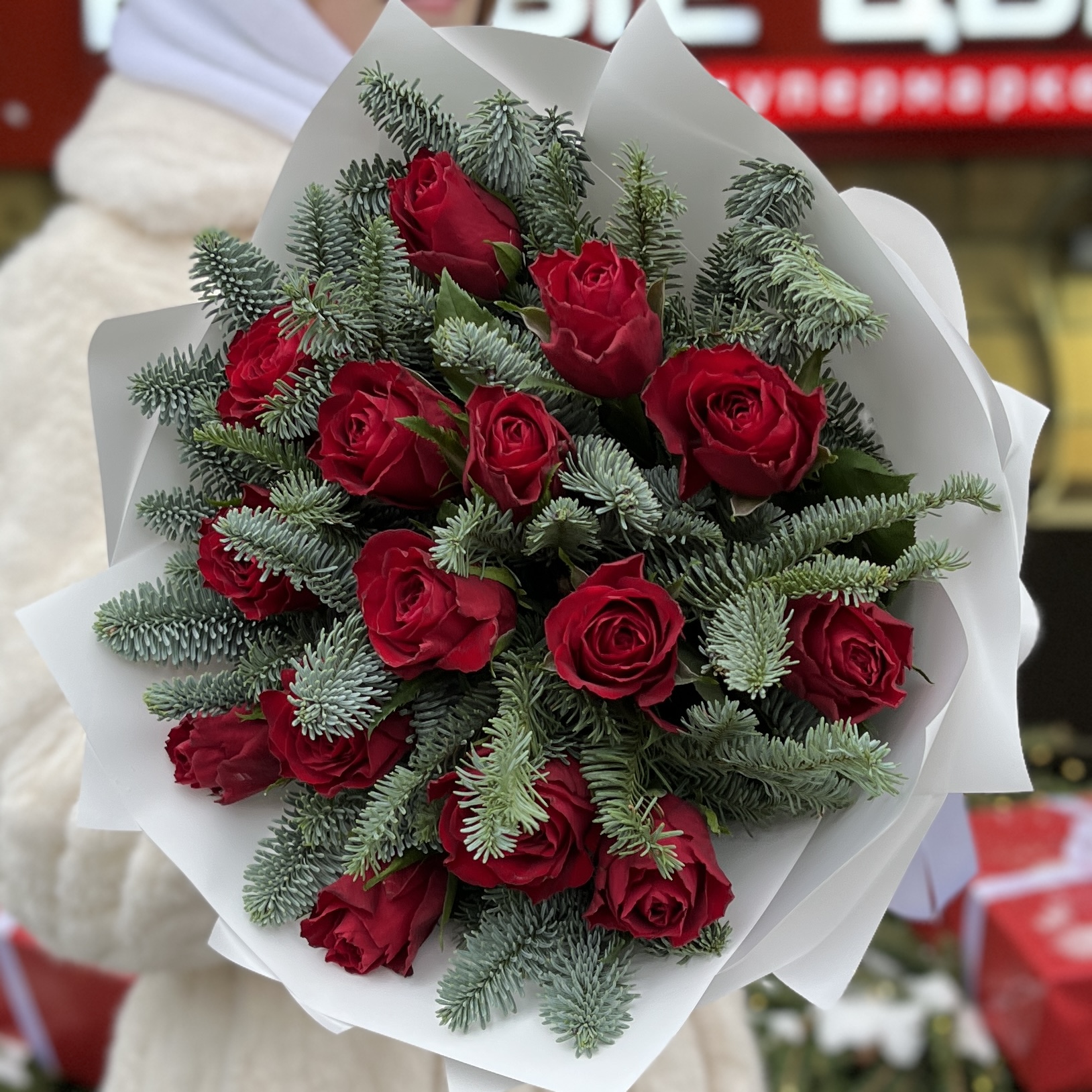 15 красных роз с нобилисом