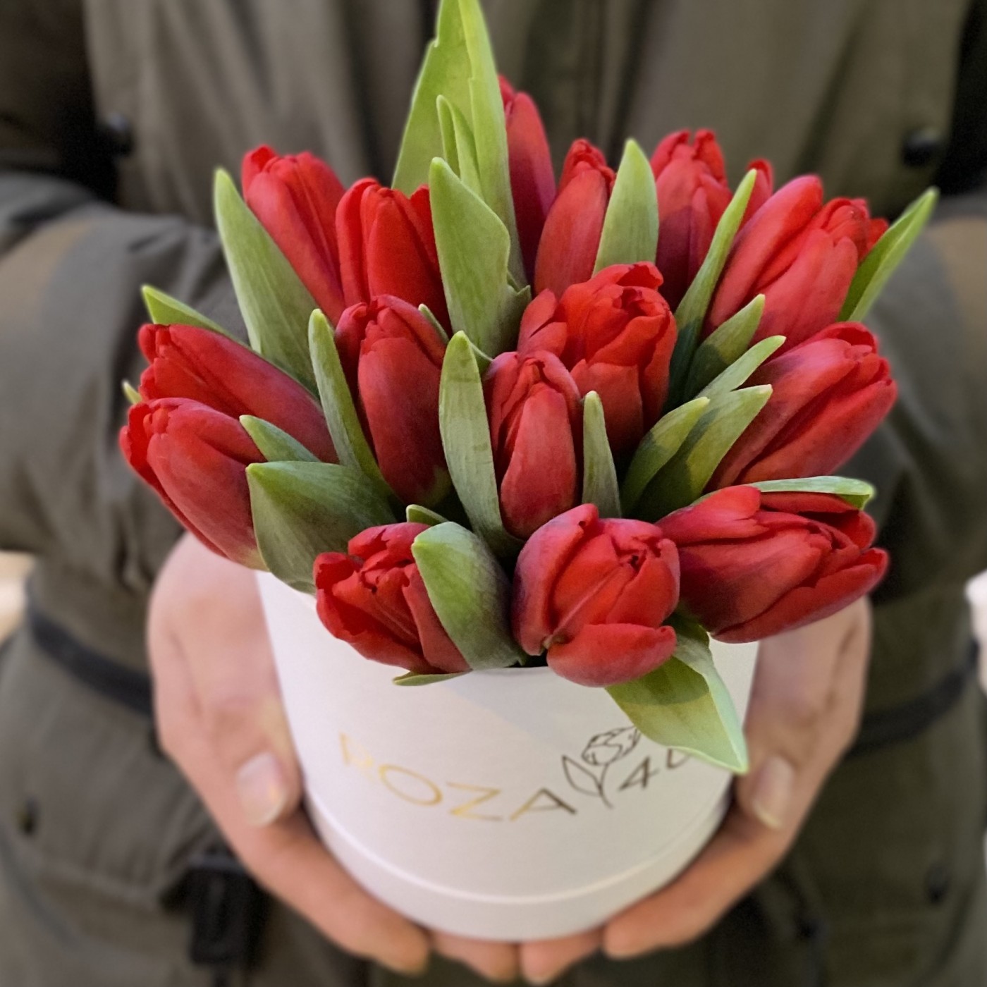 15 красных тюльпанов в коробке