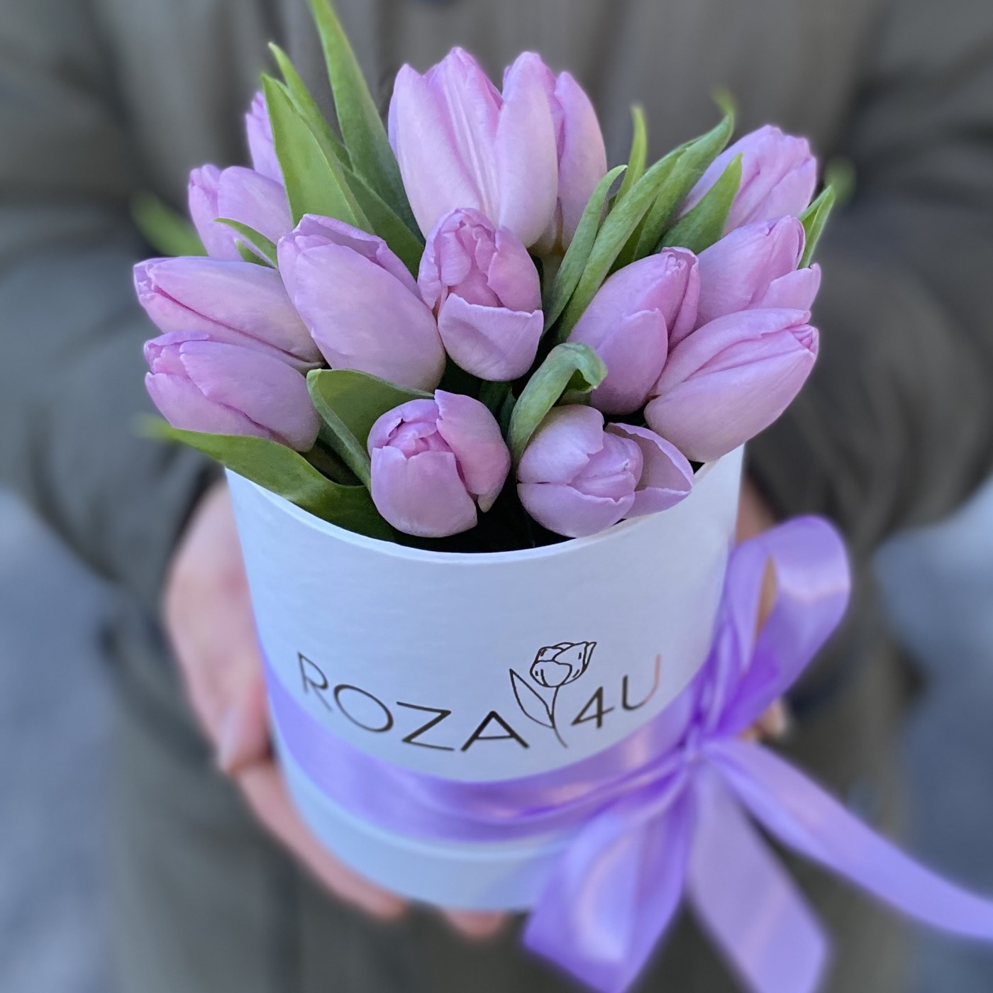 15 лиловых тюльпанов в коробке