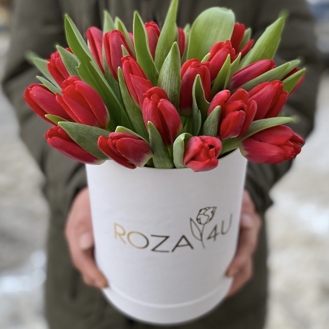 25 красных тюльпанов в коробке