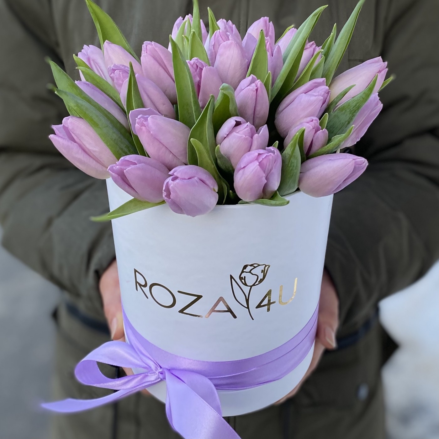 25 лиловых тюльпанов в коробке