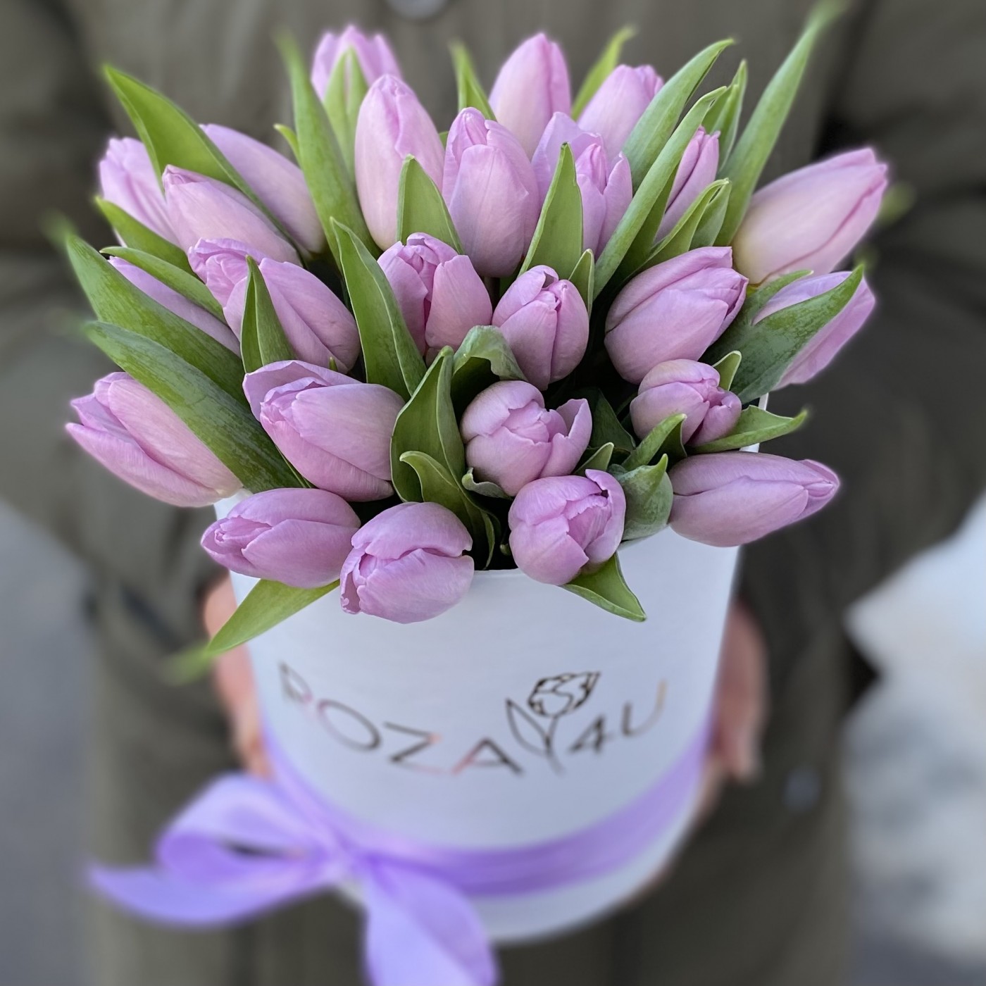 25 лиловых тюльпанов в коробке