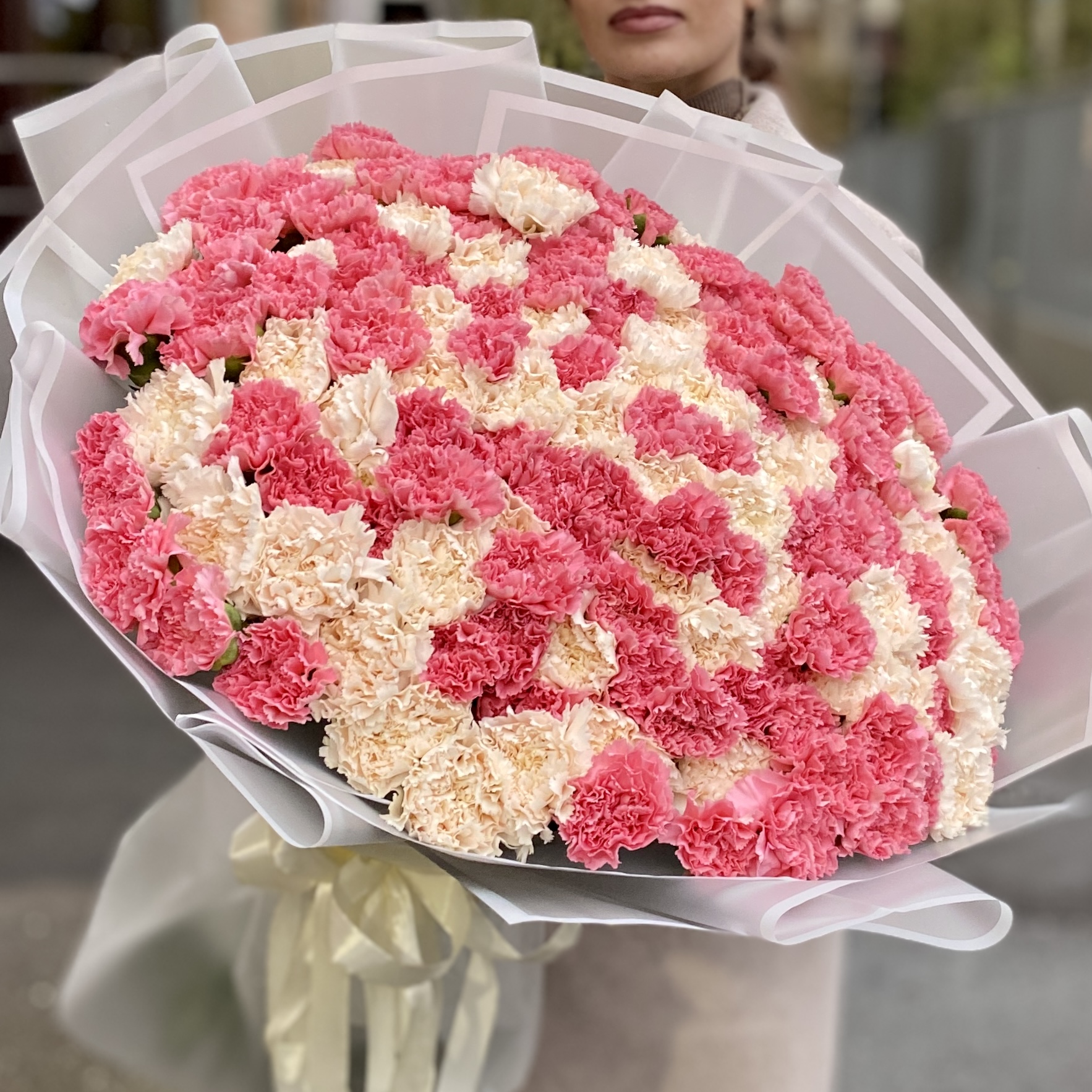 Гвоздики с бесплатной доставкой