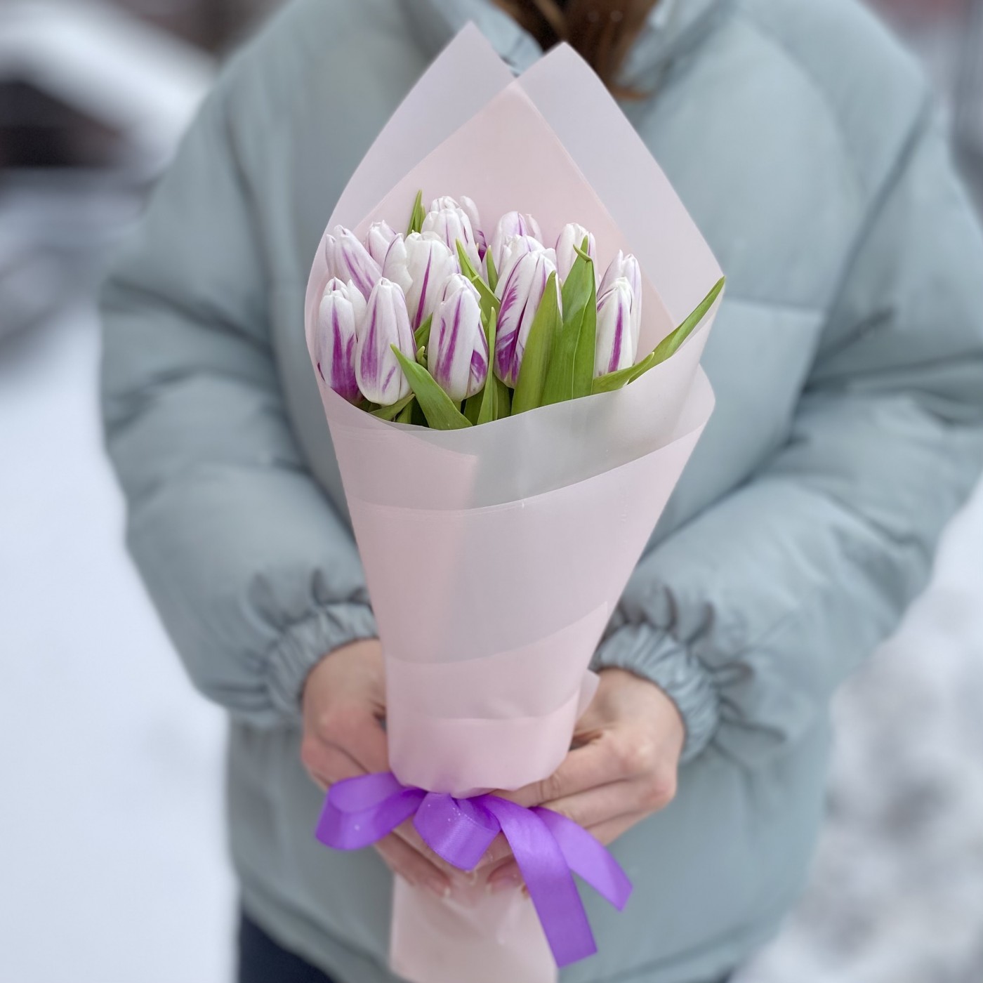 15 бело-фиолетовых тюльпанов Флеминг Флег