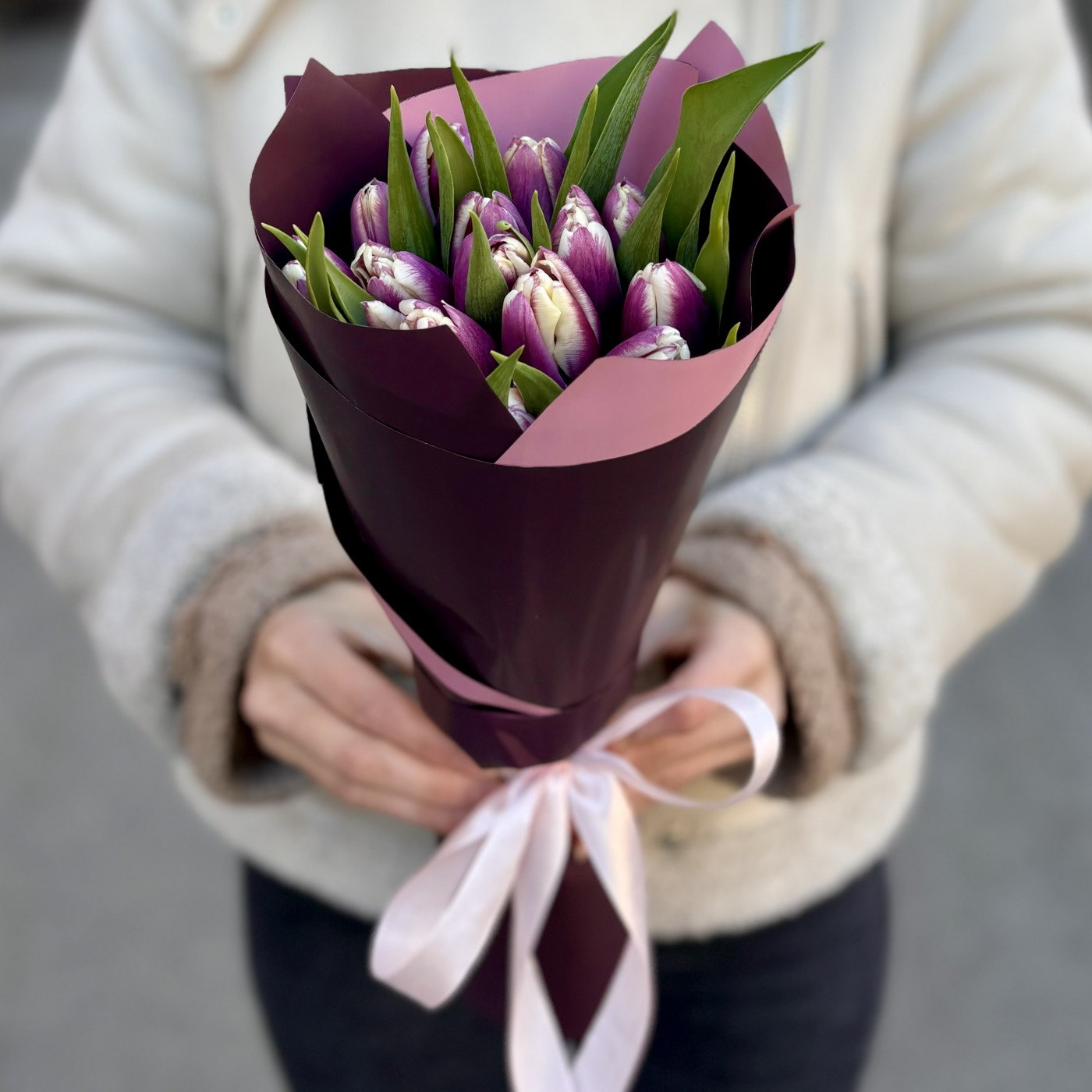 15 бело-фиолетовых тюльпанов Лайт харт