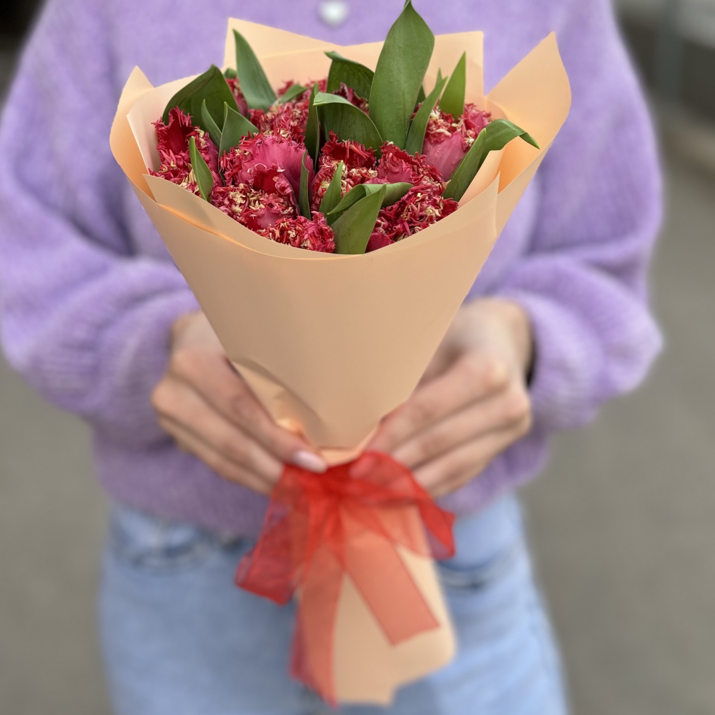 15 махровых красных тюльпанов Ля мур