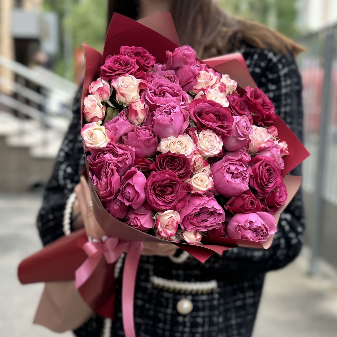 15 кустовых пионовидных роз Леди Роуз