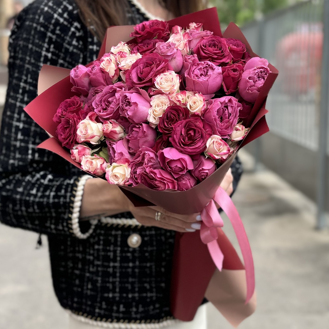 15 кустовых пионовидных роз Леди Роуз