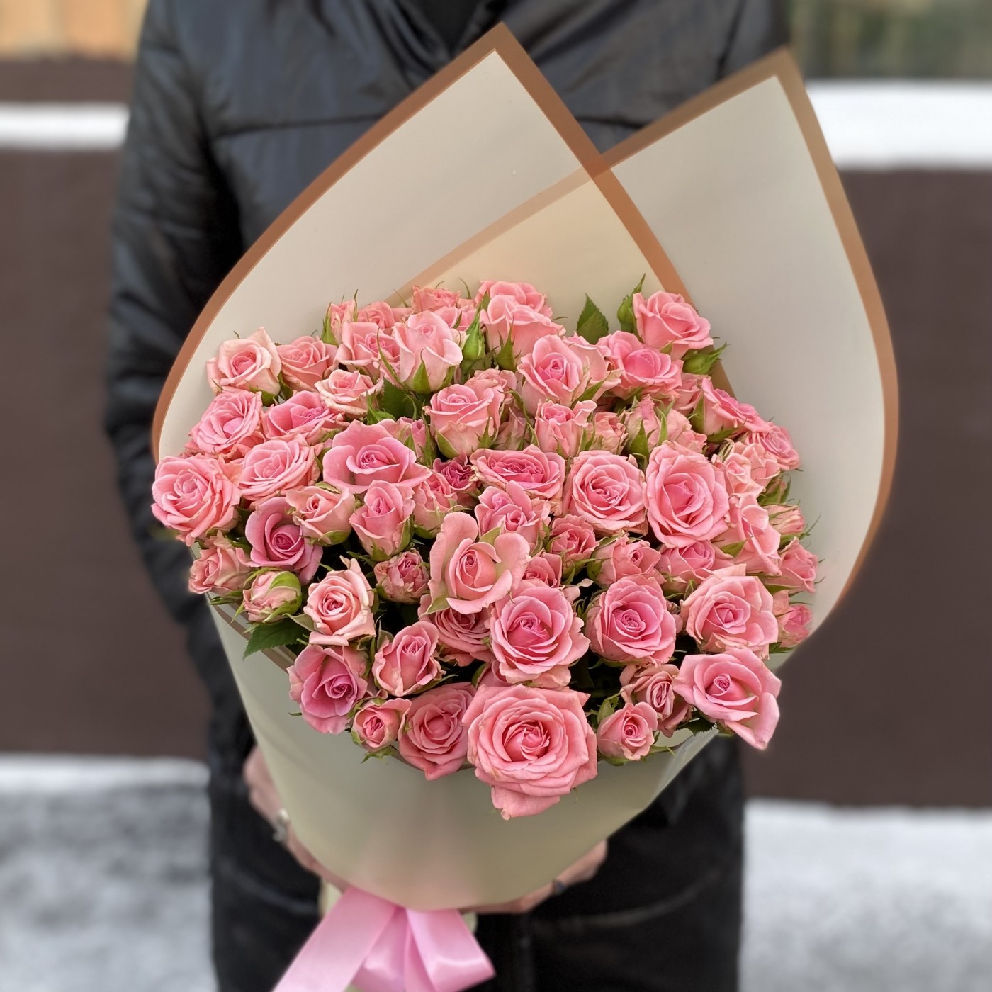 15 кустовых роз Одилия 50 см