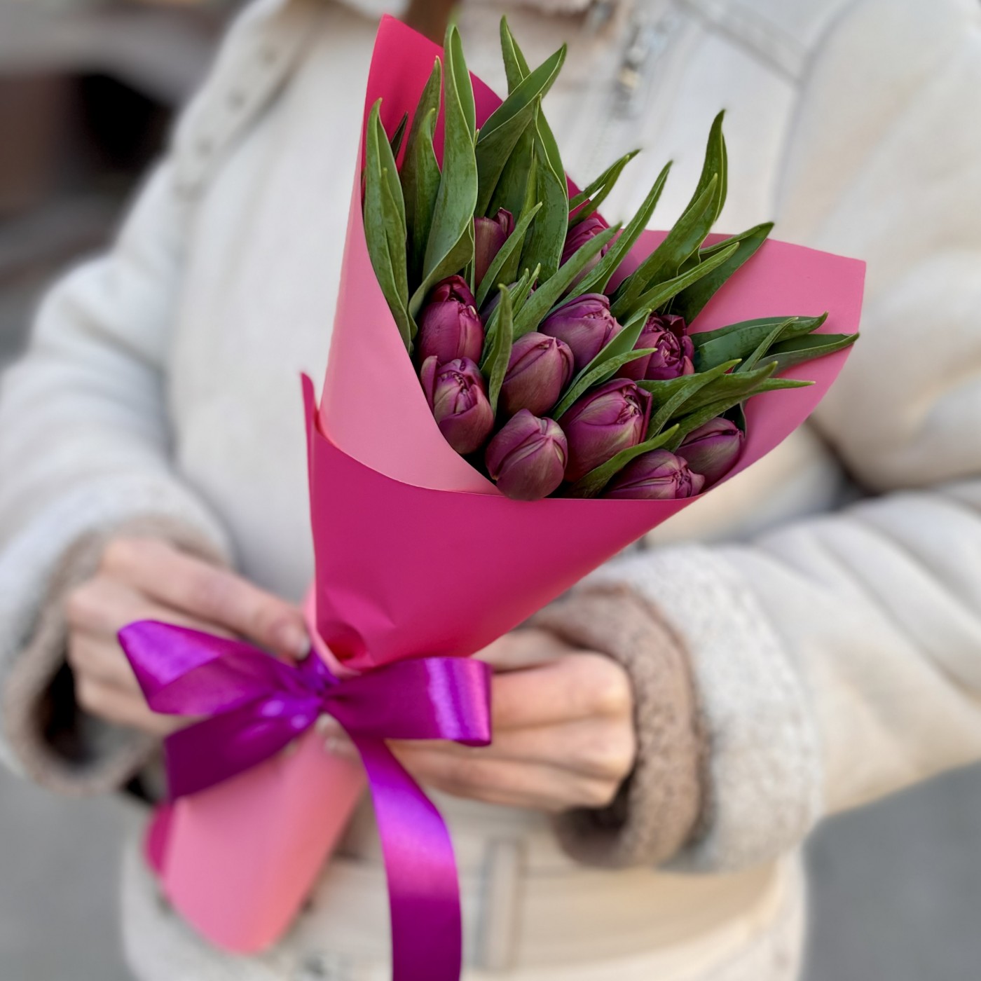 15 пионовидных фиолетовых тюльпанов Ворлд боул