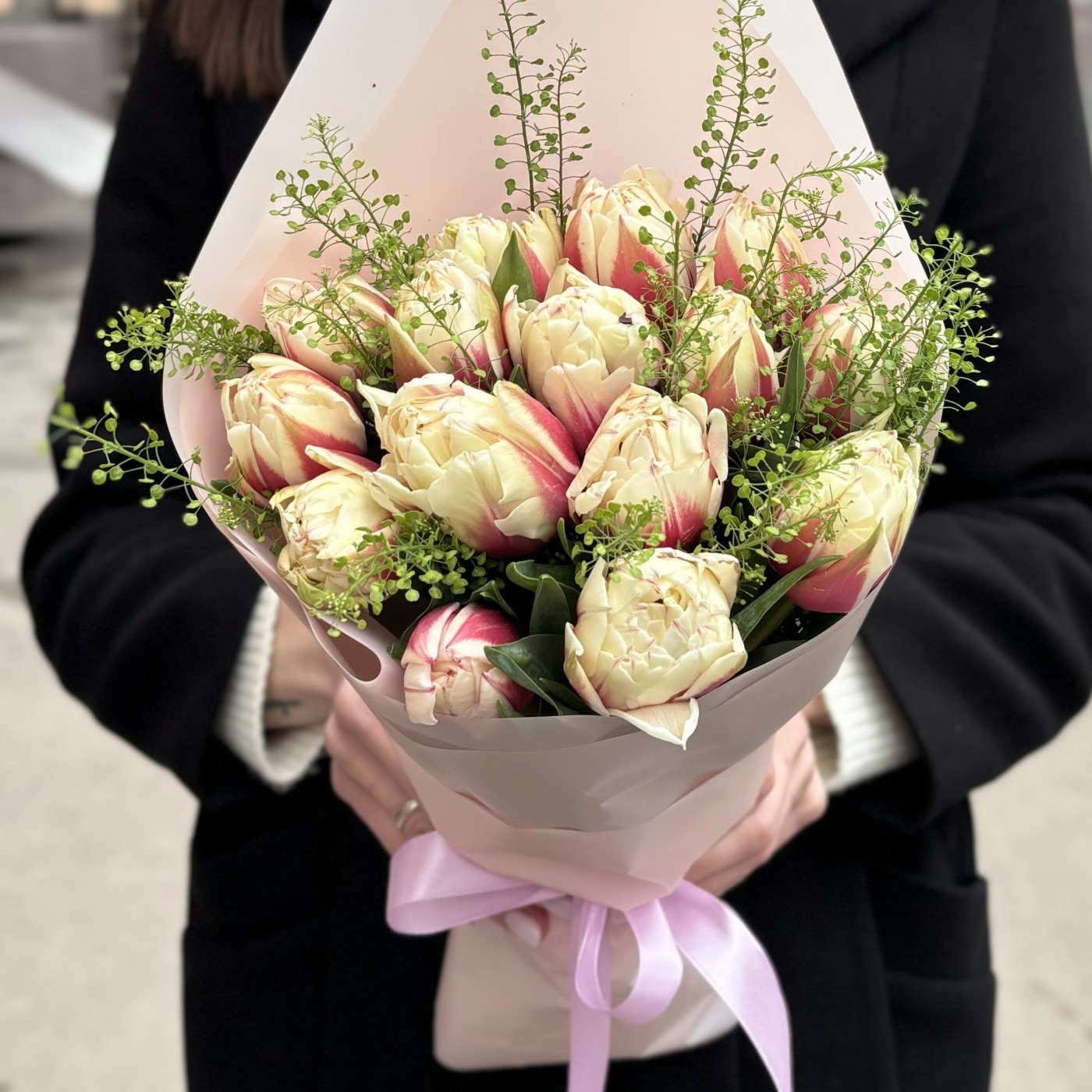 15 пионовидных тюльпанов Вермонт с гринбелом