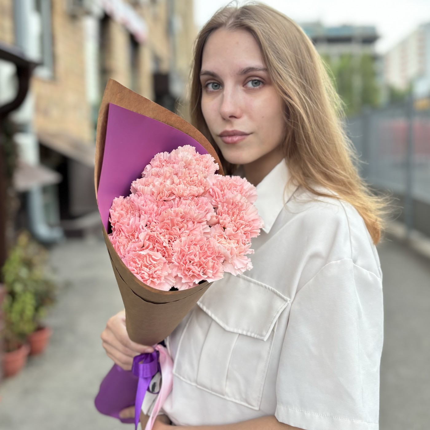 15 светло-розовых гвоздик