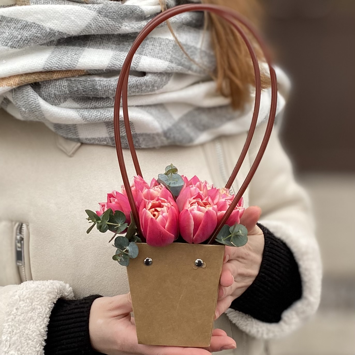 15 тюльпанов Коламбус в сумочке