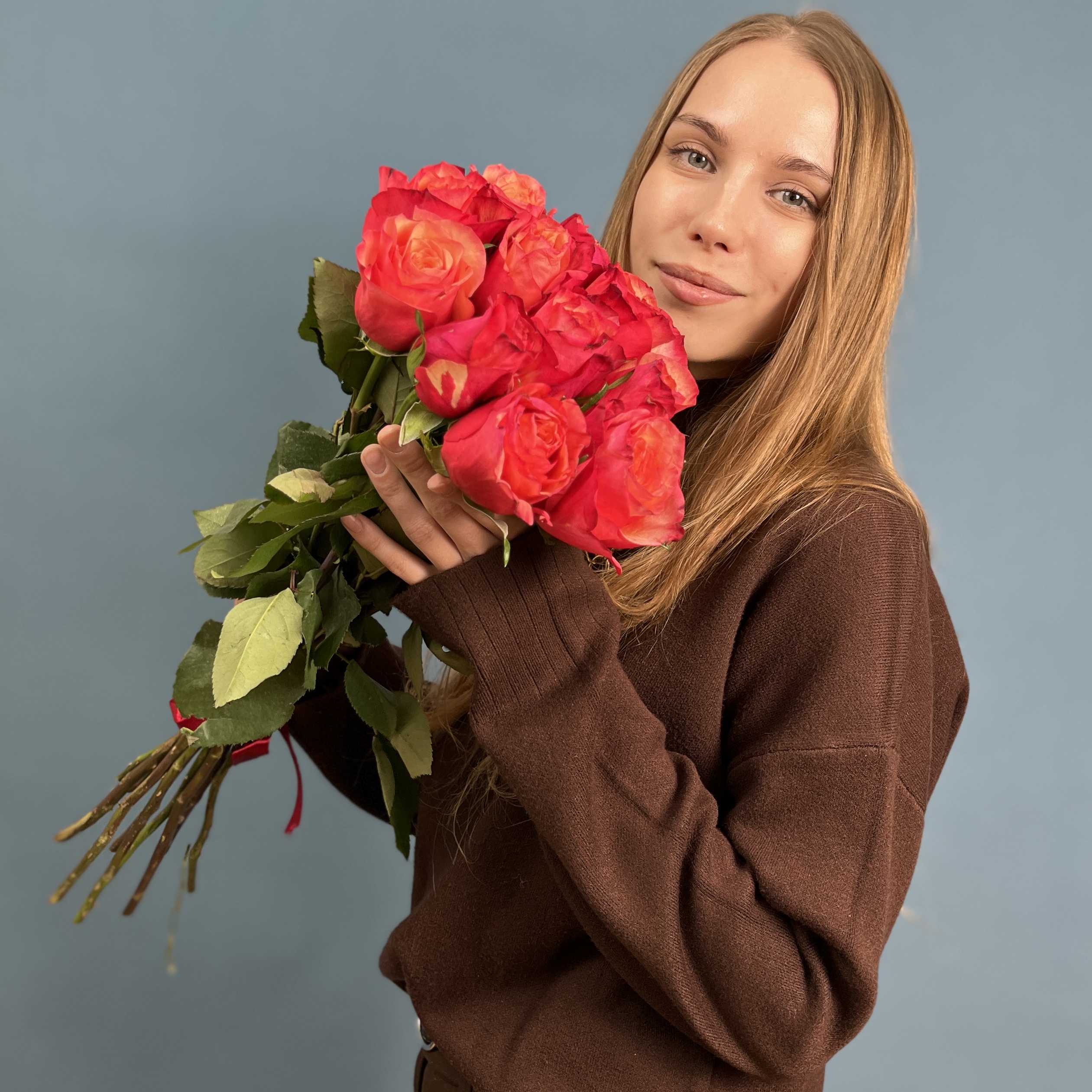 11 ярких роз Боргат 50 см