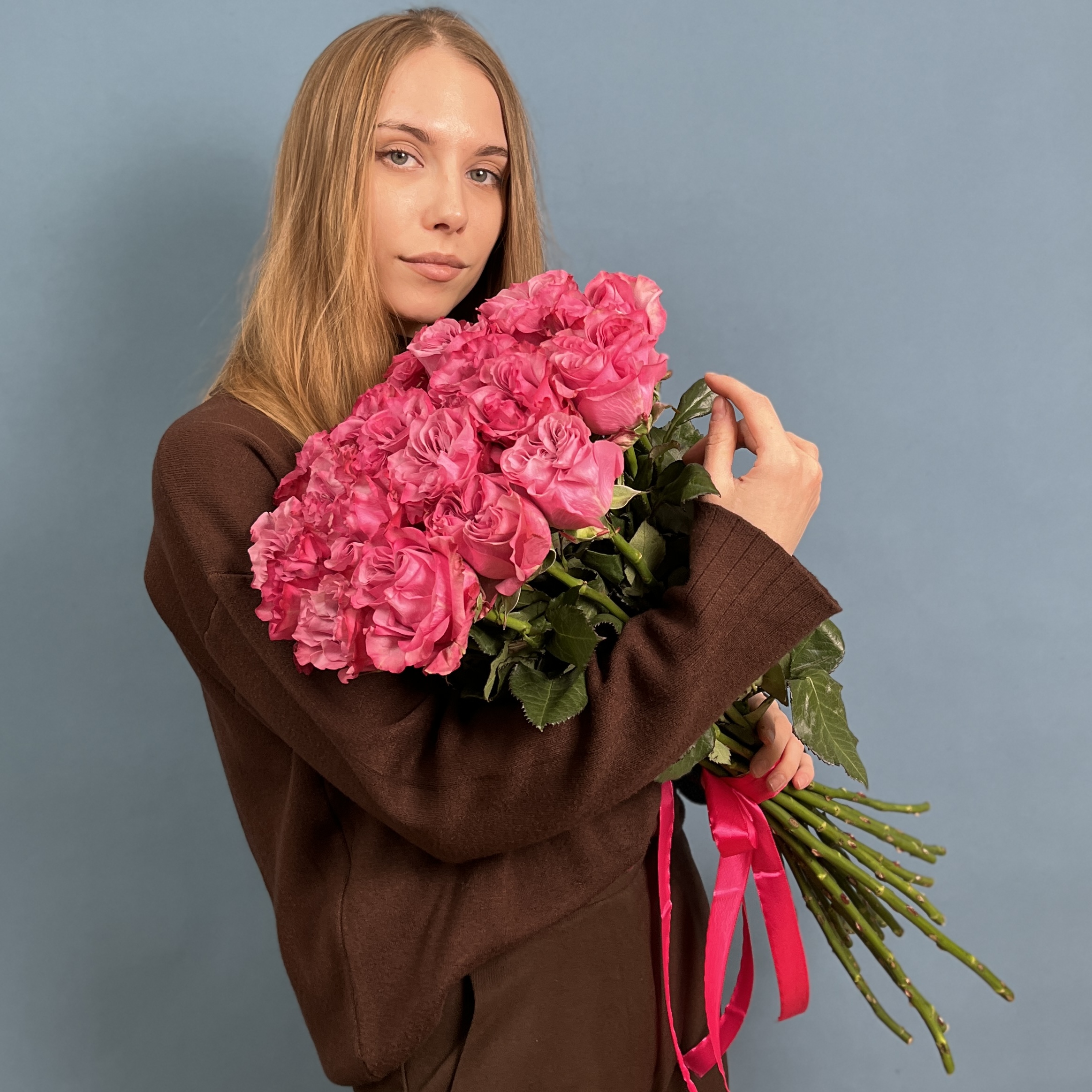 21 пионовидная роза Кантри блюз 60 см