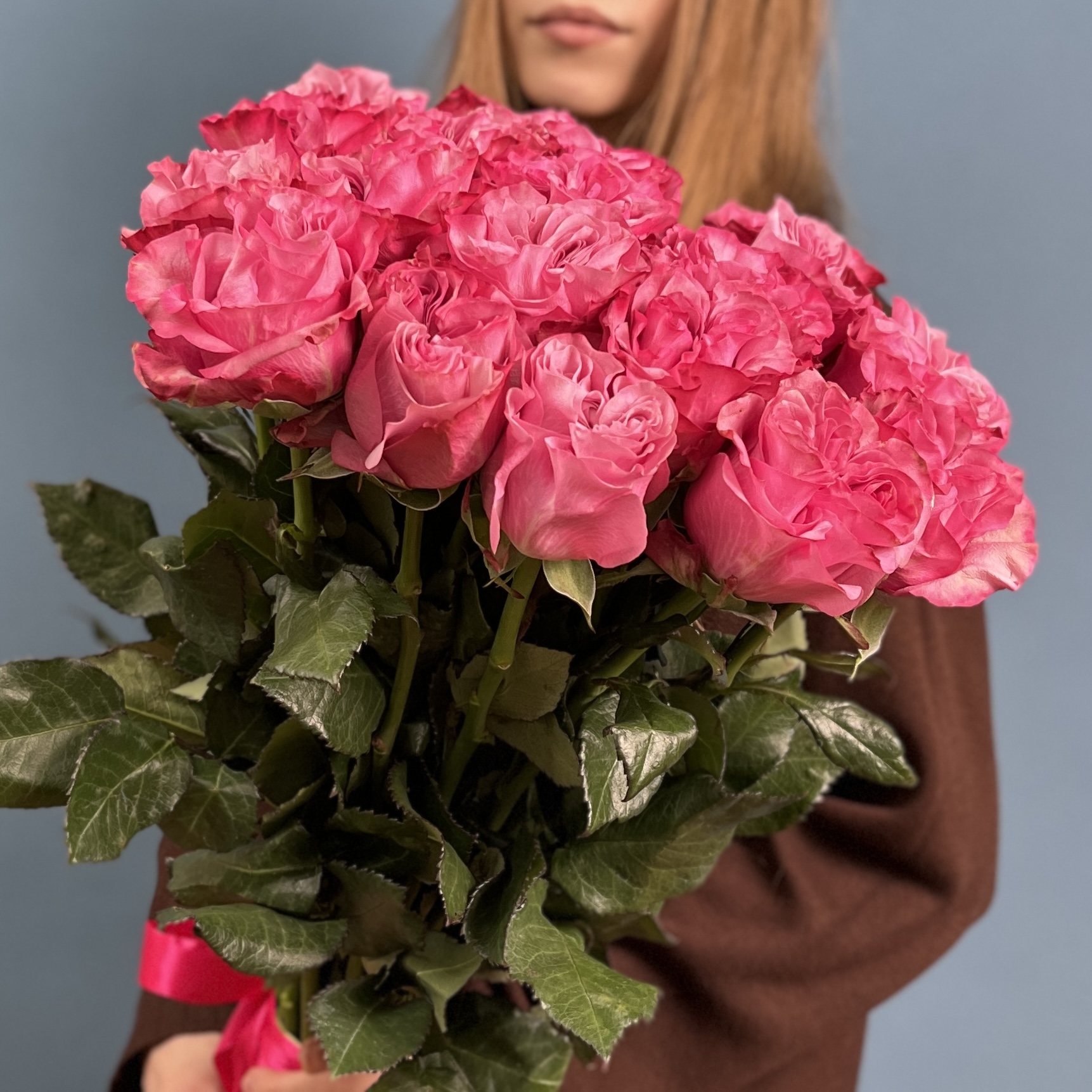 21 пионовидная роза Кантри блюз 60 см