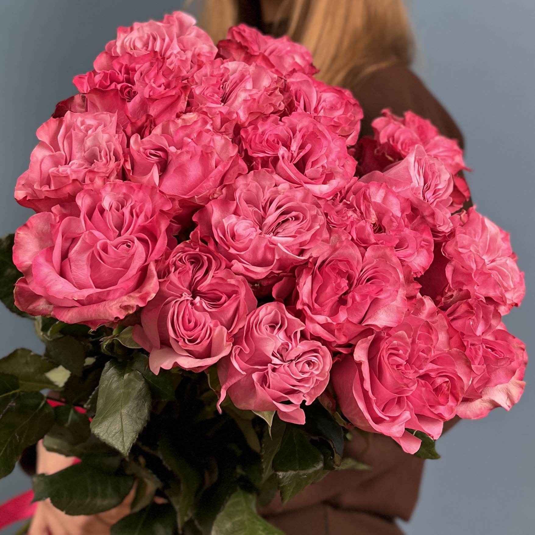 21 пионовидная роза Кантри блюз 60 см