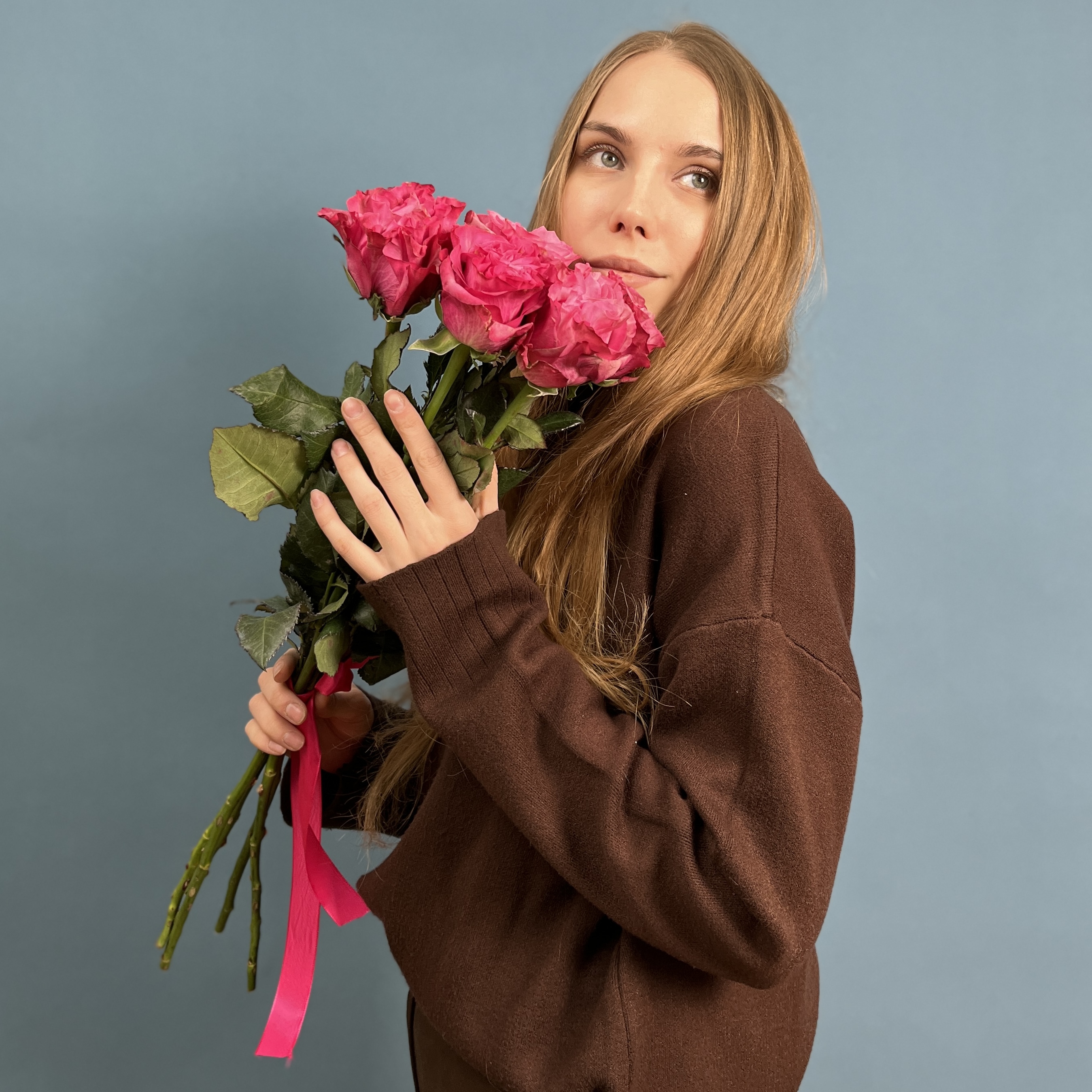 5 пионовидных сиреневых роз Кантри блюз 60 см