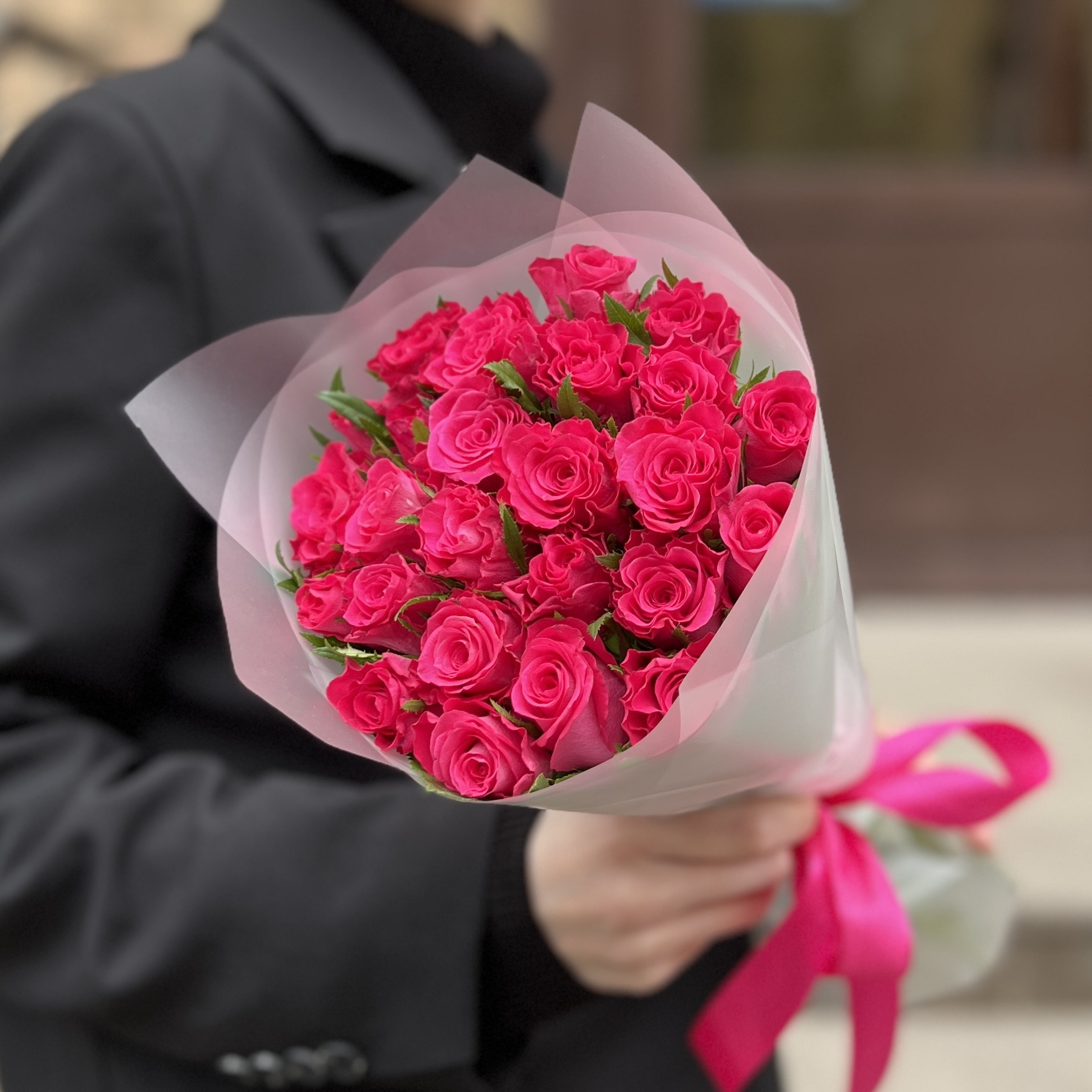 25 малиновых роз Вайлд Калипсо