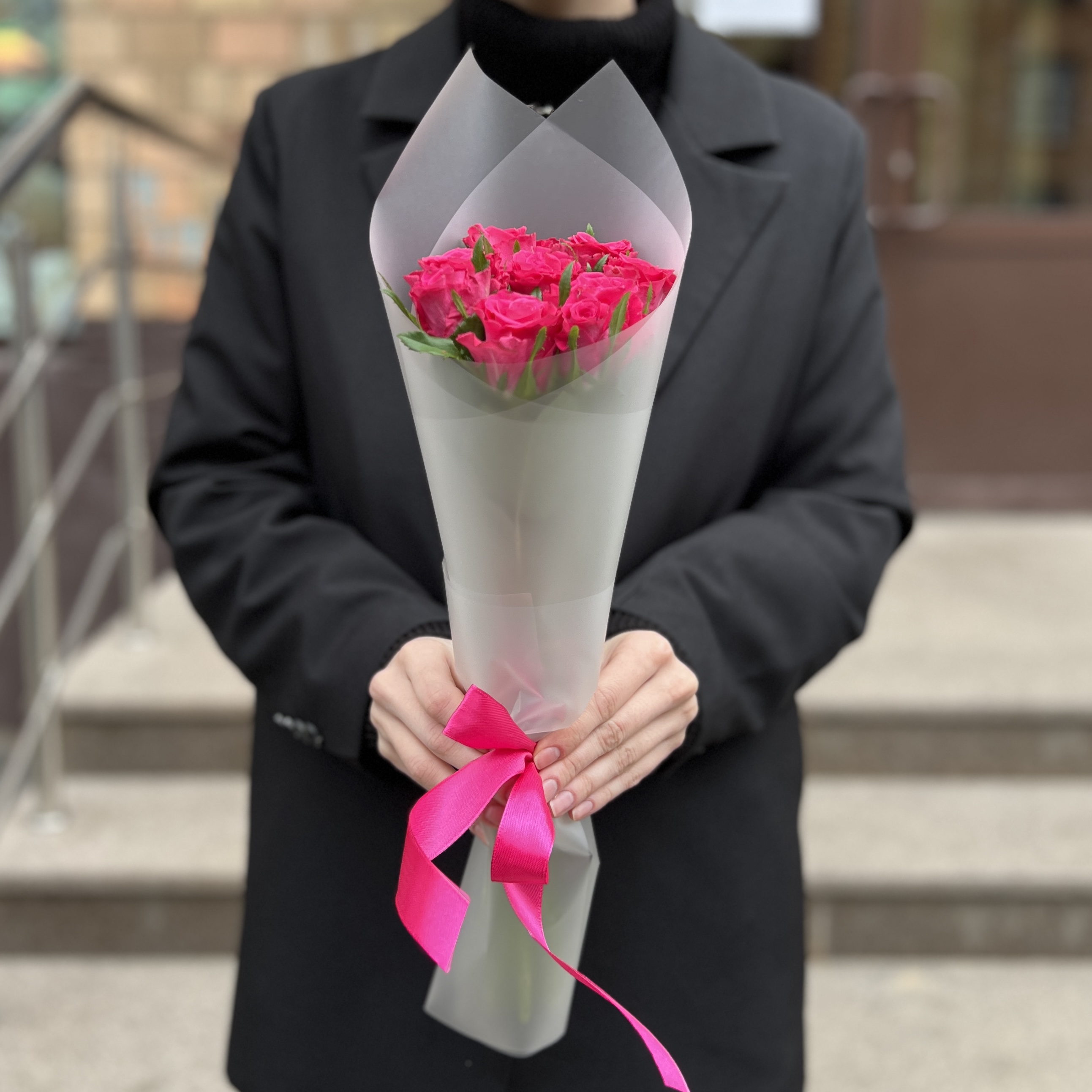 9 малиновых роз Вайлд Калипсо