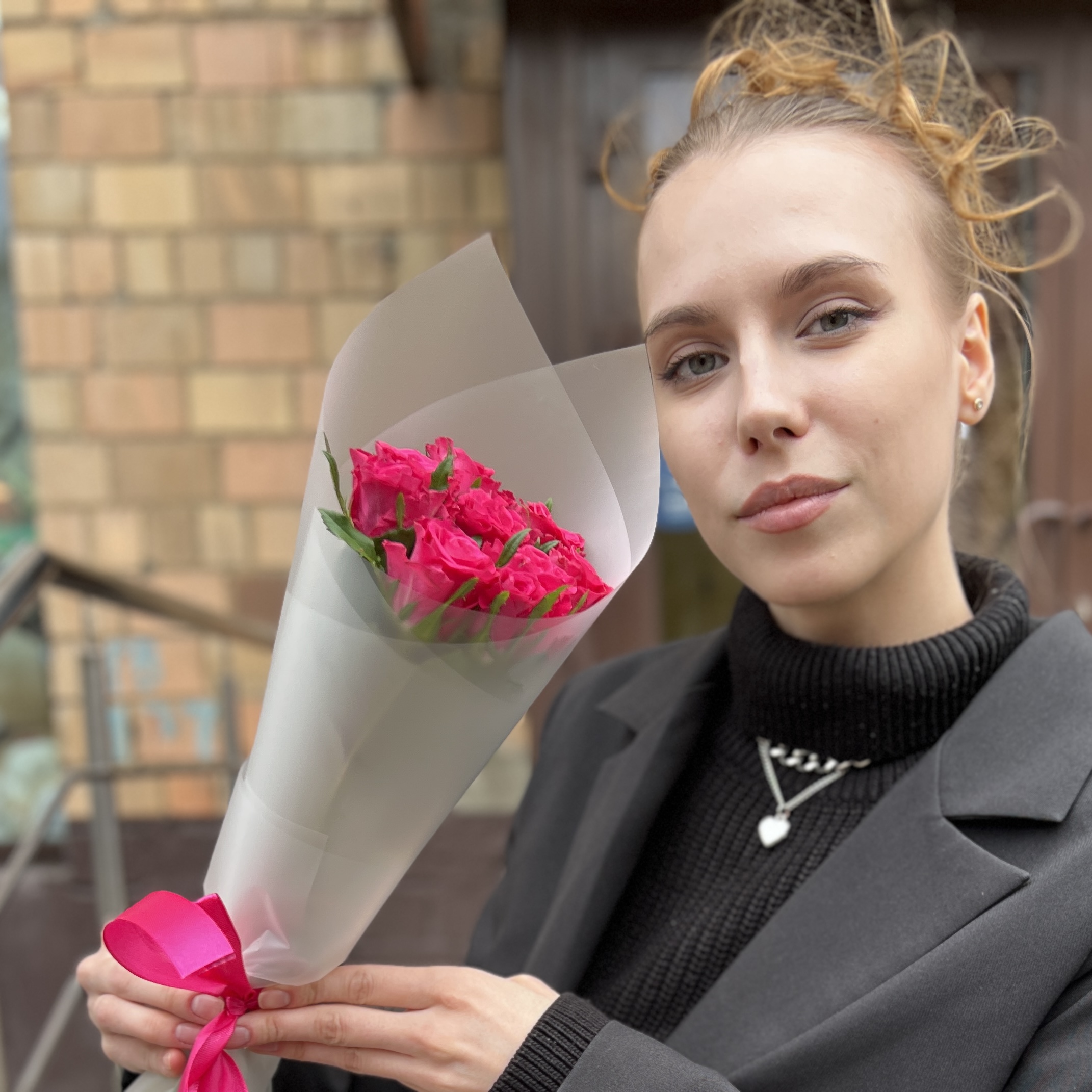 9 малиновых роз Вайлд Калипсо