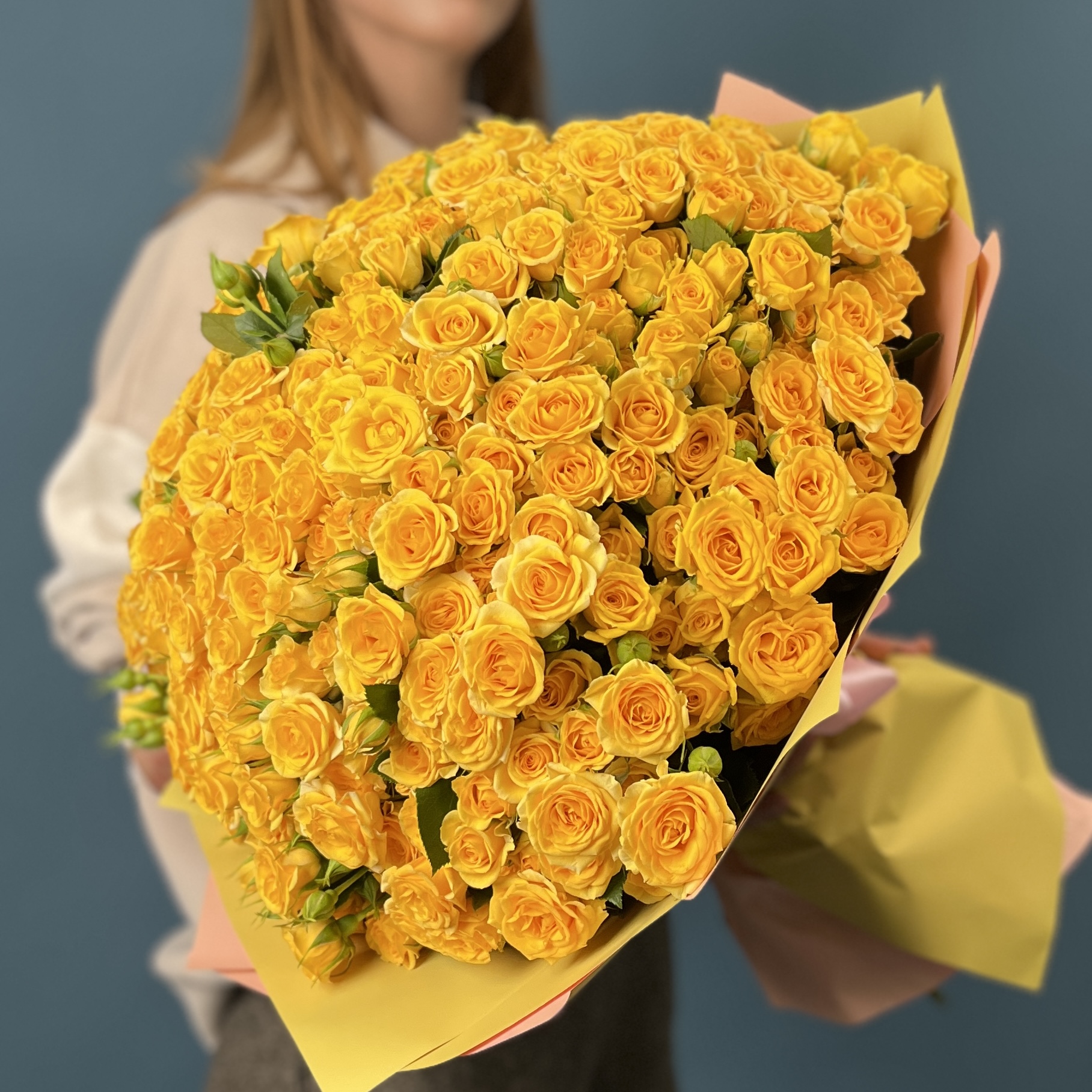 101 кустовая Роза Еллоу бейби 40 см