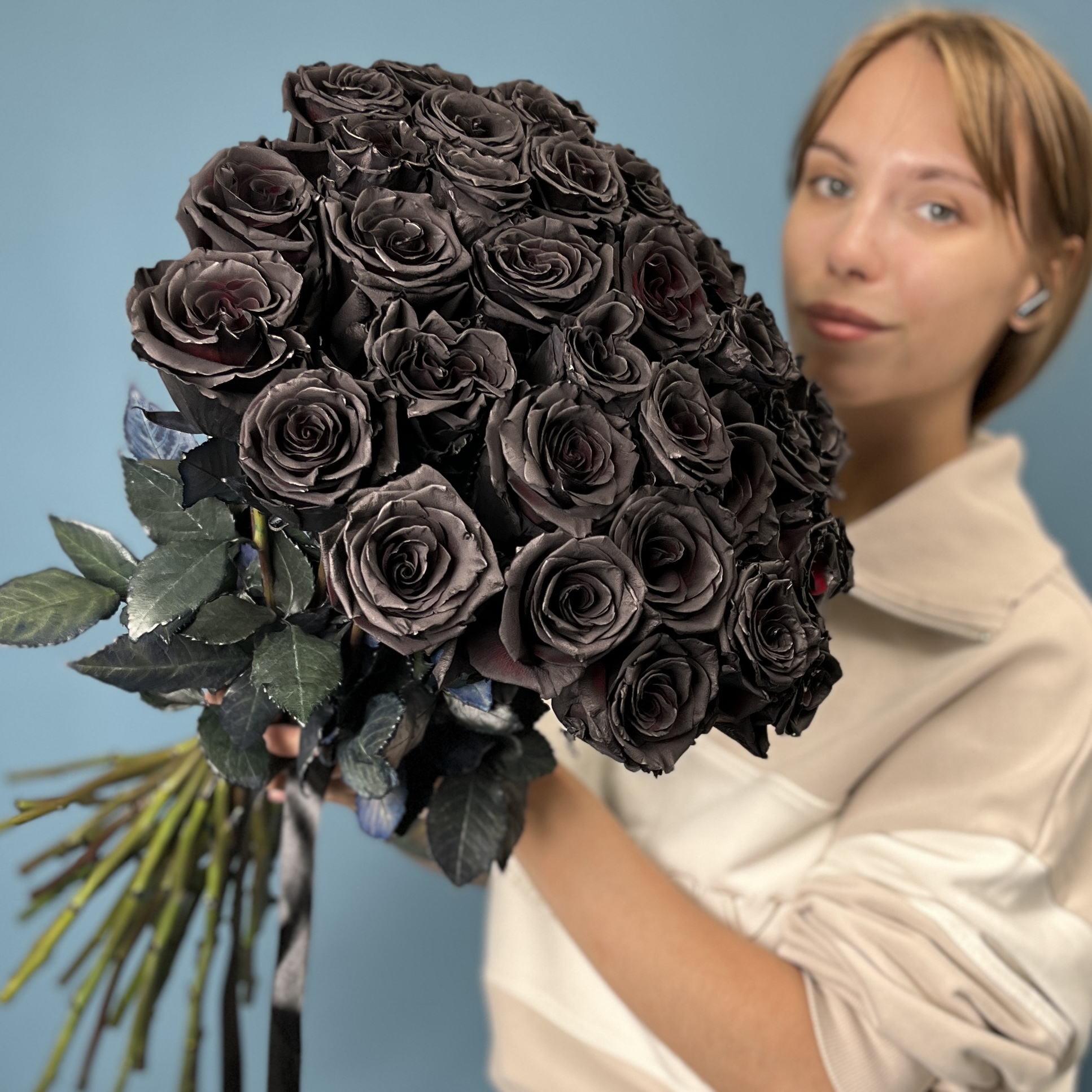 35 черных роз 60 см