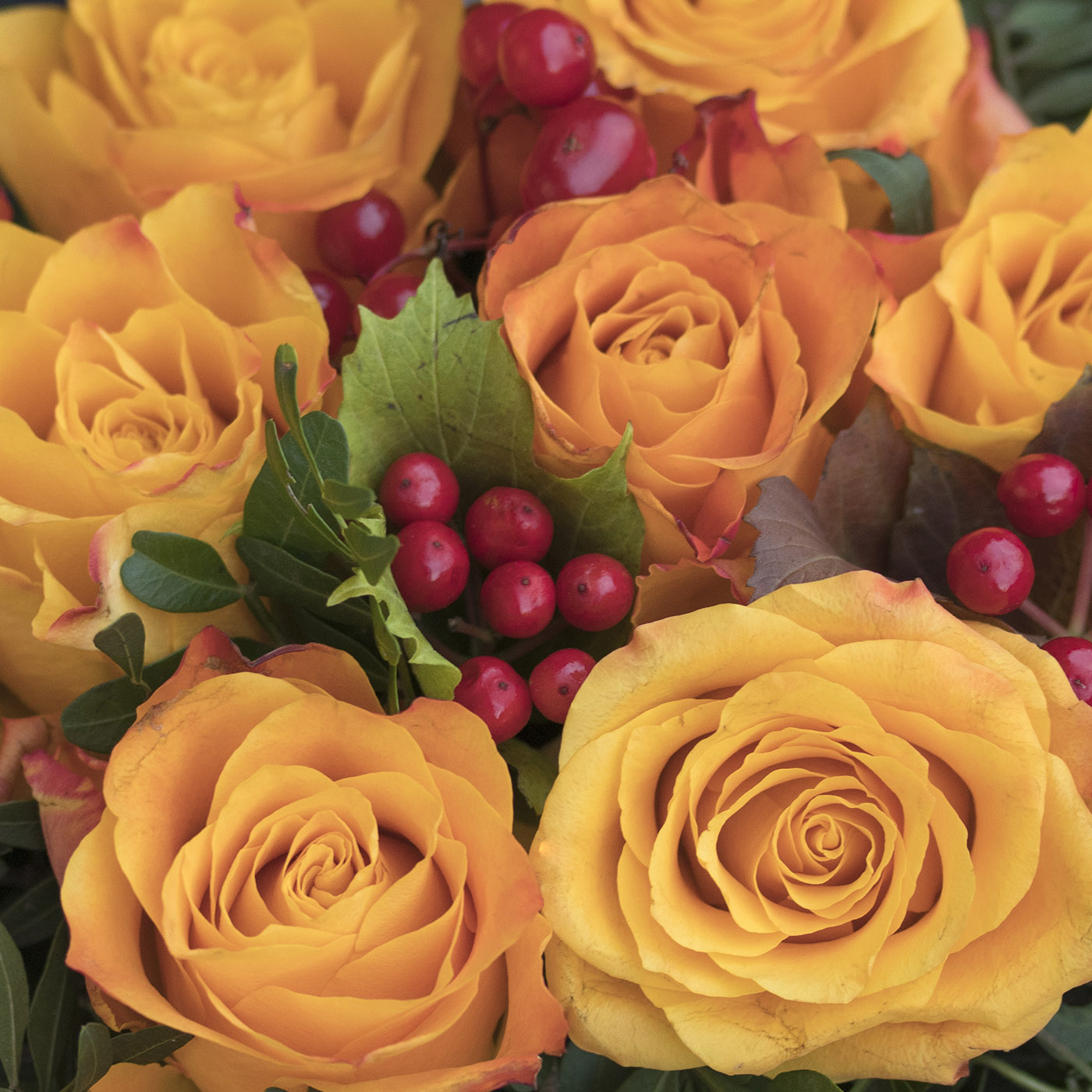 Букет в коробке оранжевый