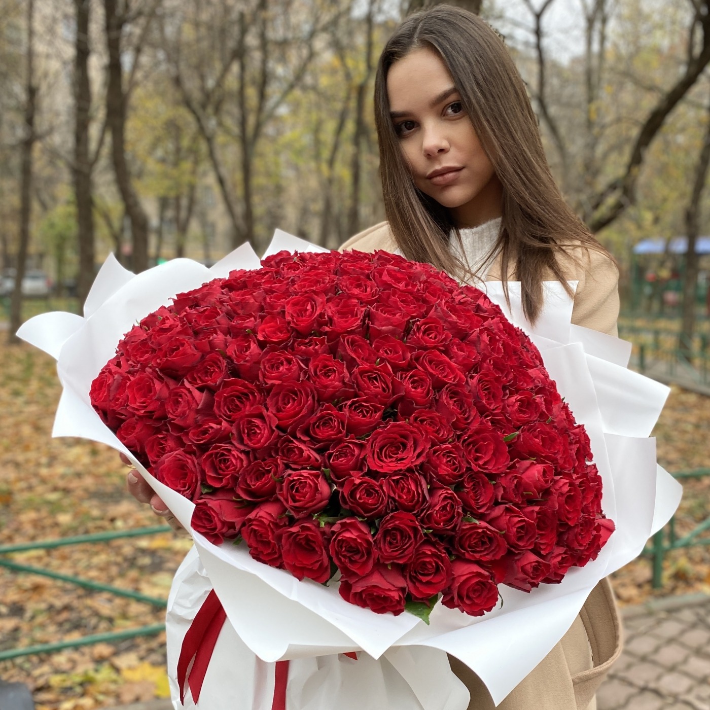 Роскошный букет из 101 красной розы