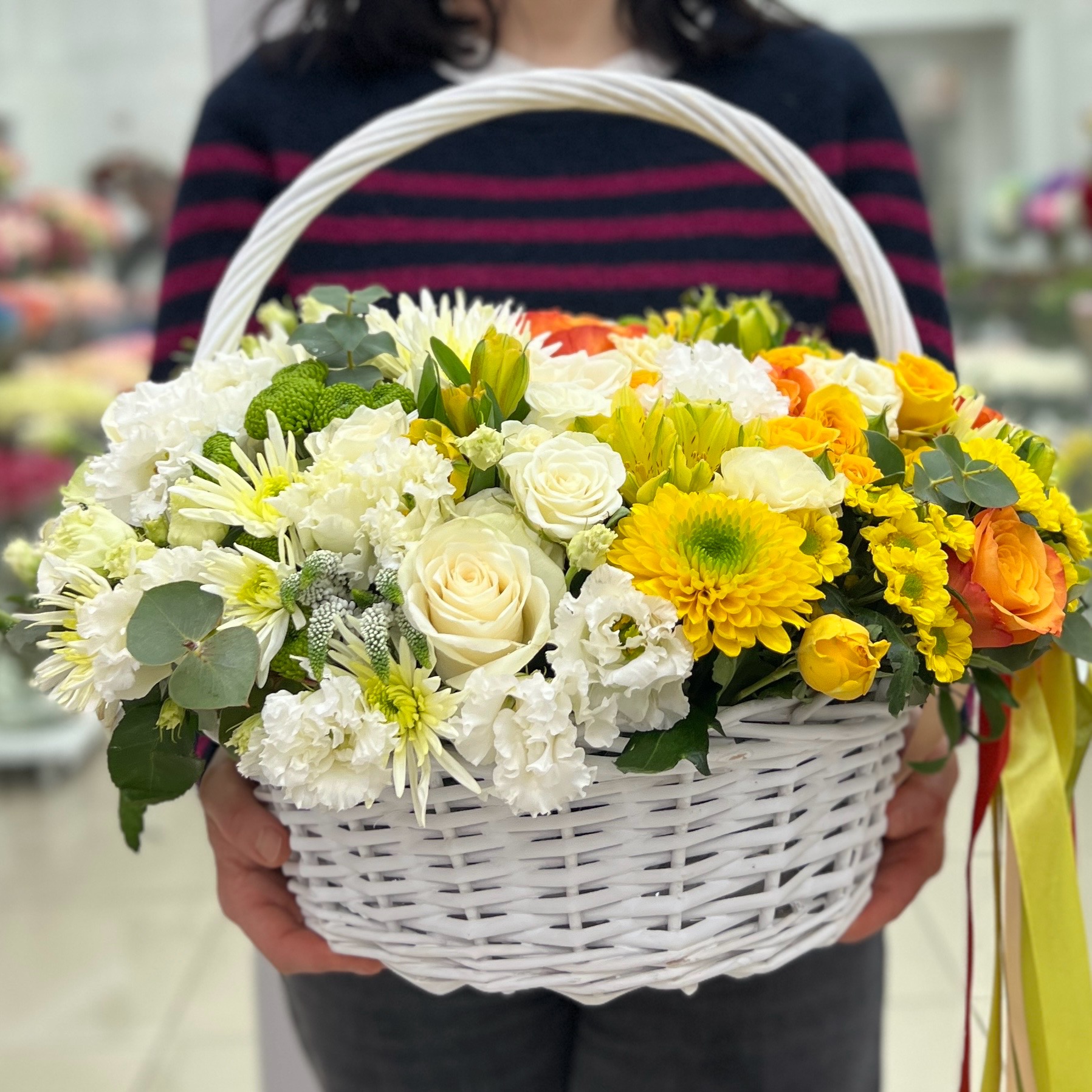 Сборная корзина бело-желтая MIX