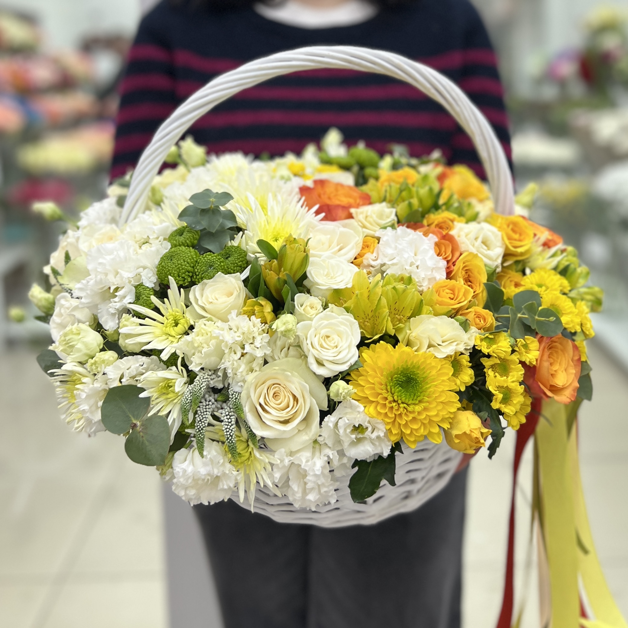 Сборная корзина бело-желтая MIX