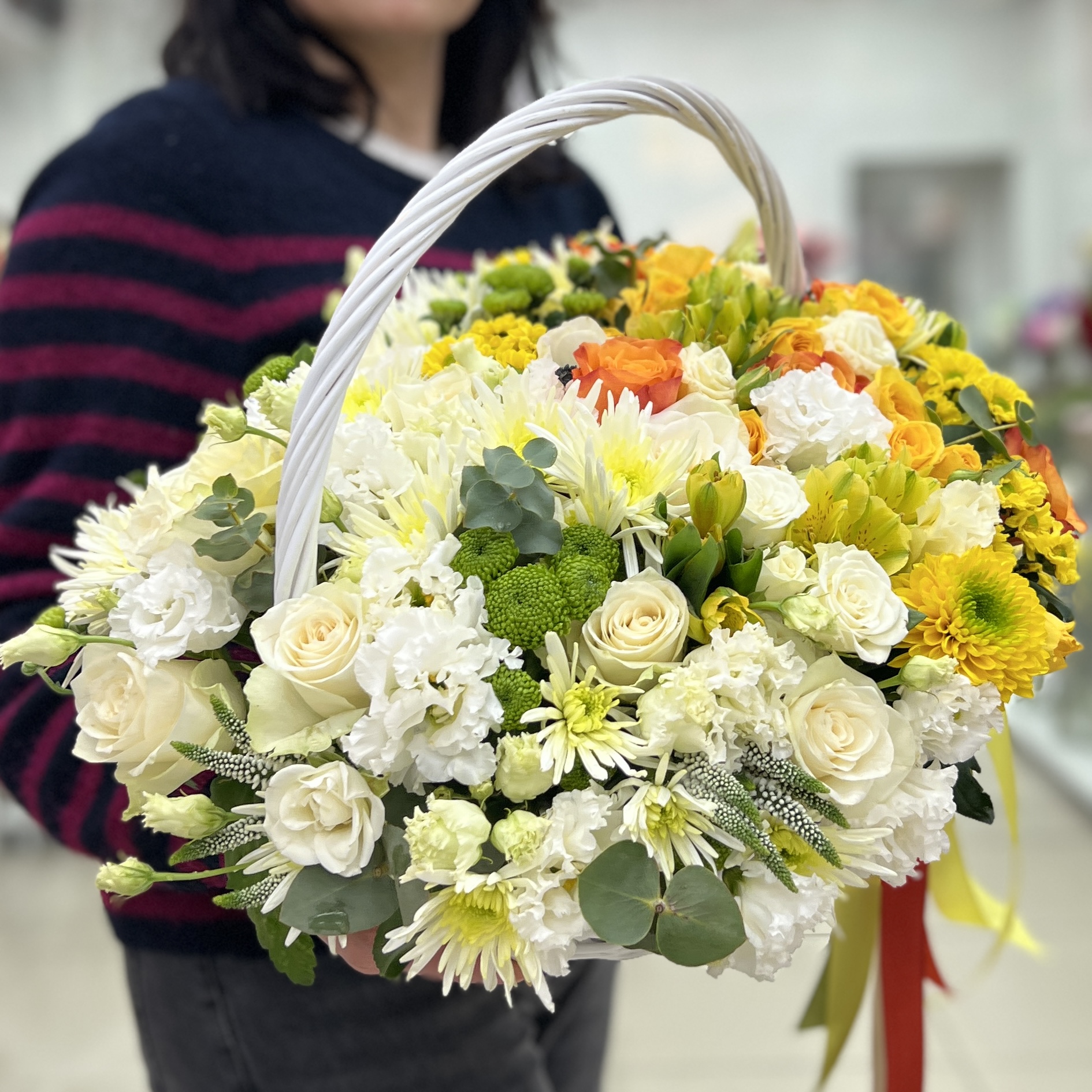 Сборная корзина бело-желтая MIX