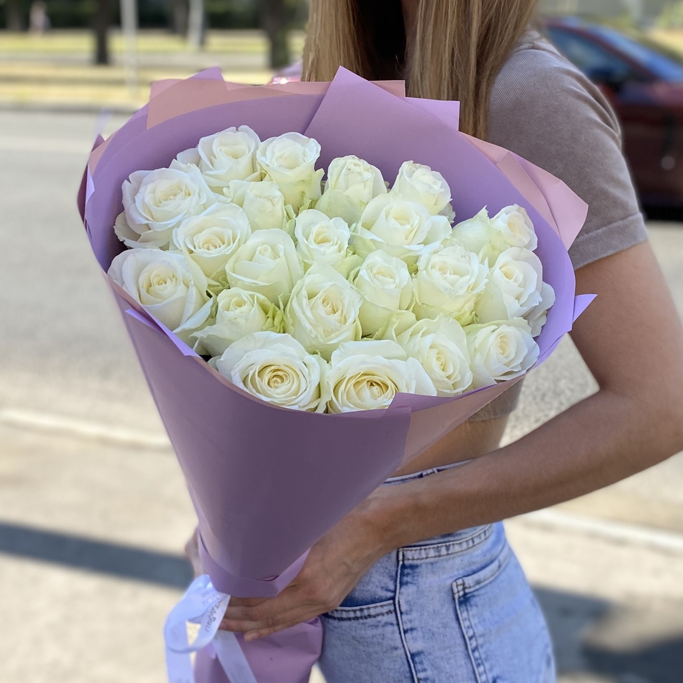 21 длинная белая роза 60 см