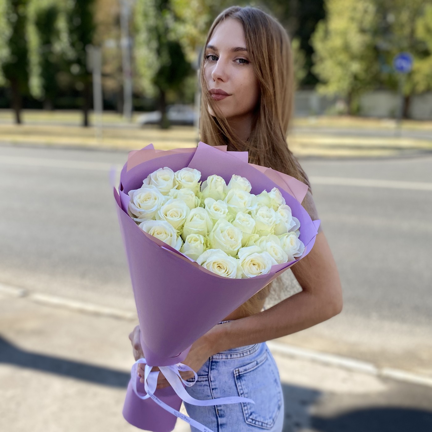 21 длинная белая роза 60 см