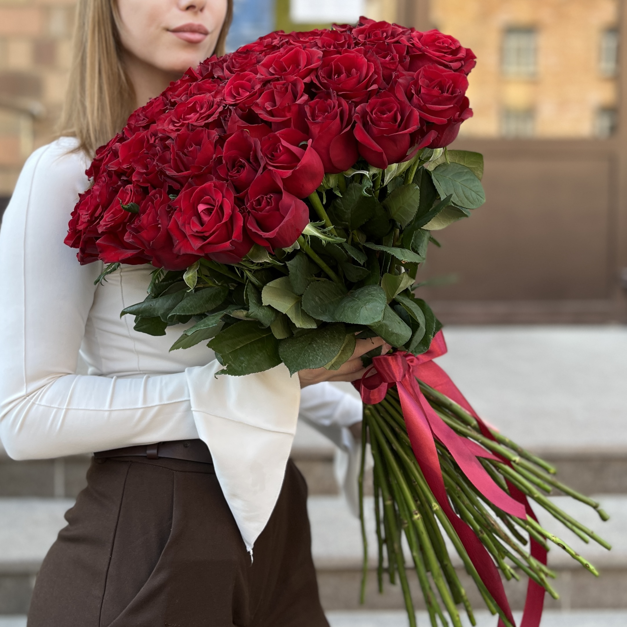 51 красная роза Эвер ред 70 см