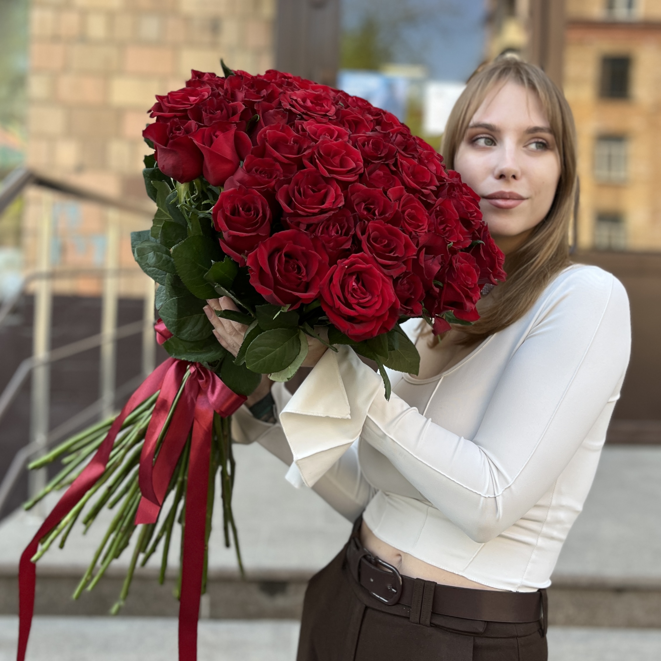 51 красная роза Эвер ред 70 см