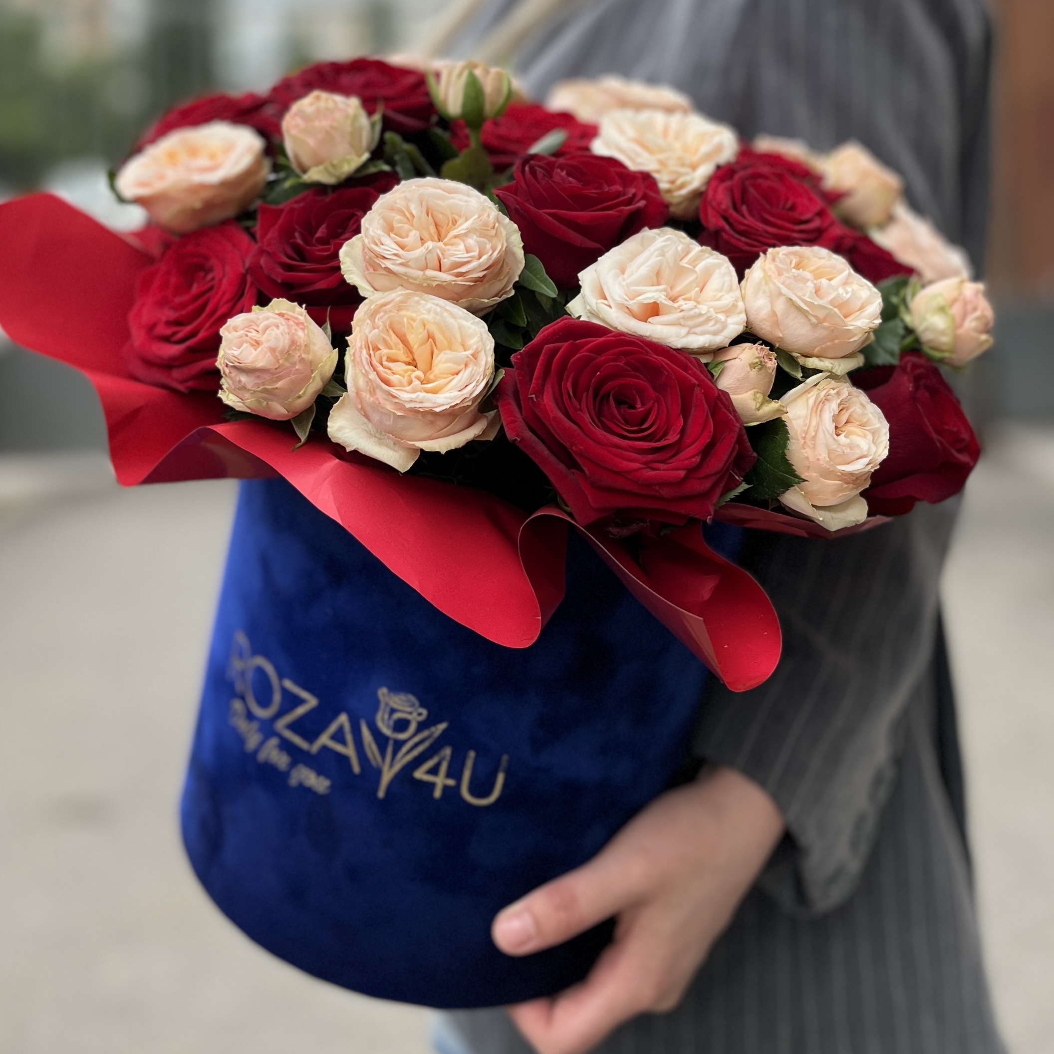 Розы в коробке Огненная нежность