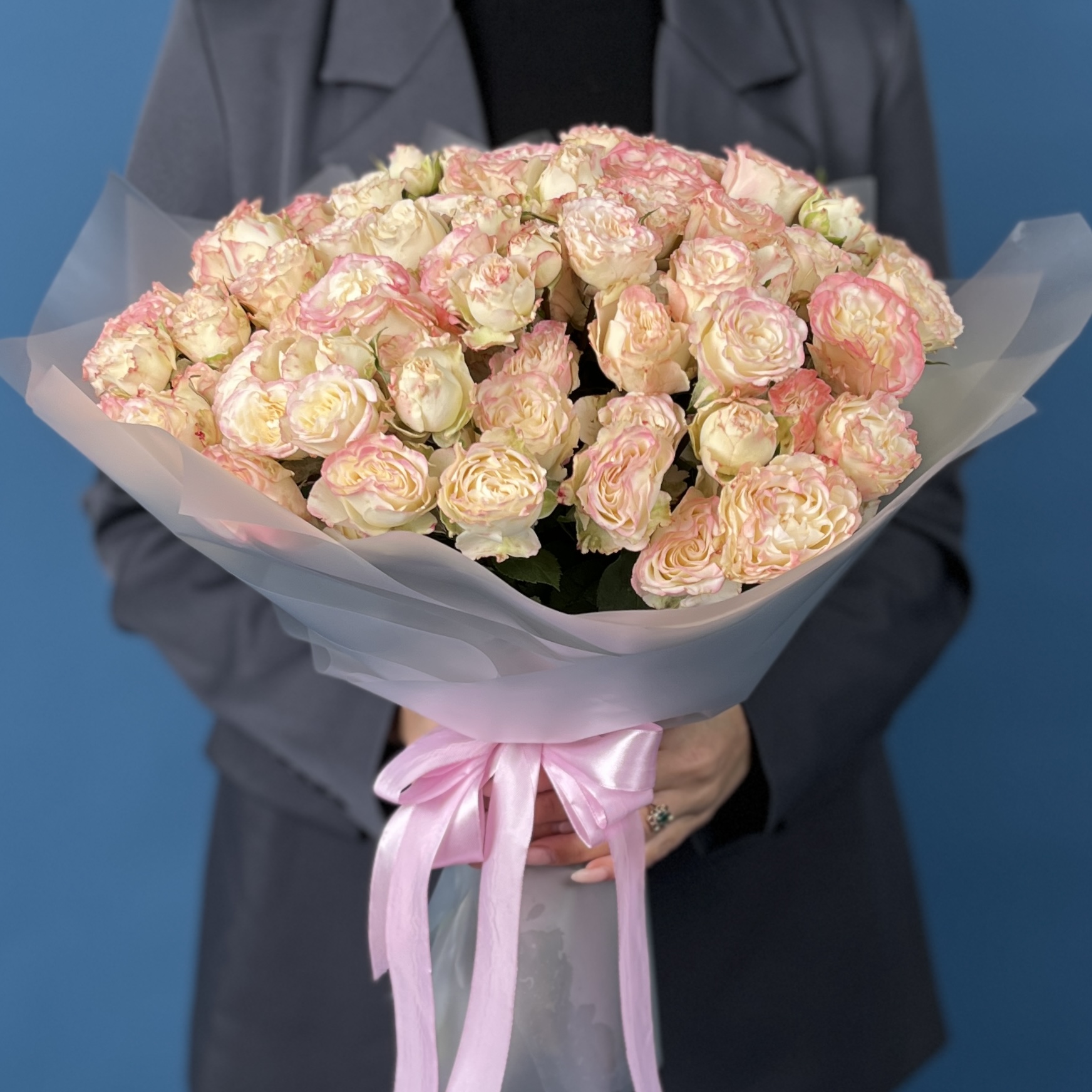 25 пионовидных роз Чарминг Флоу 40 см