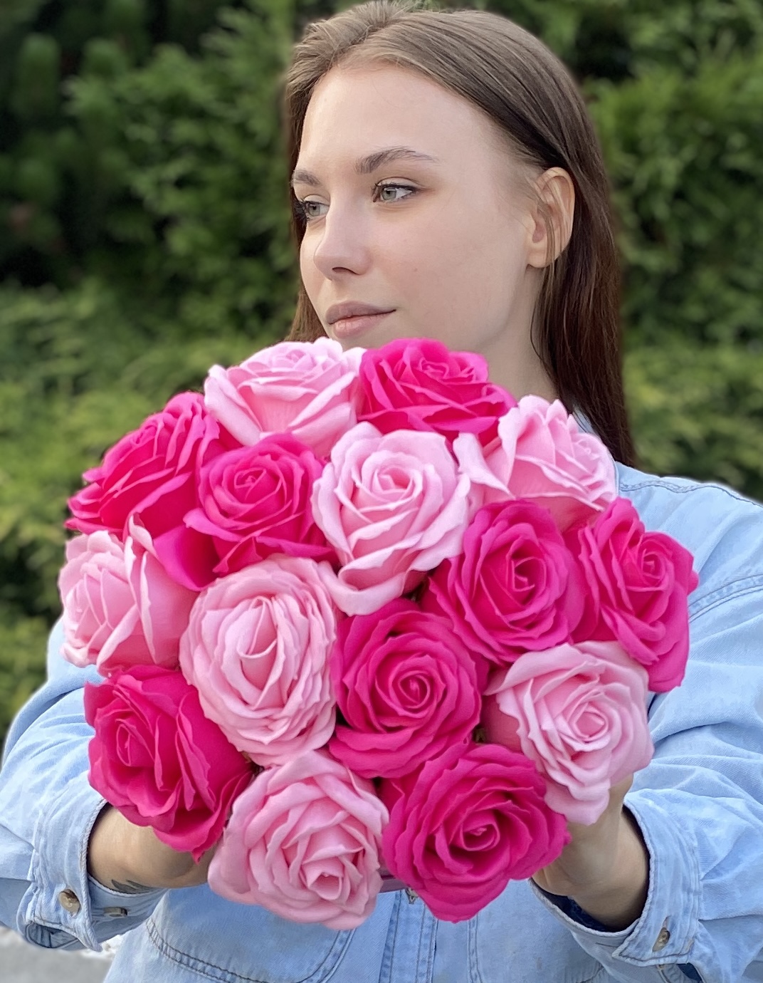 15 розовых мыльных роз в коробке