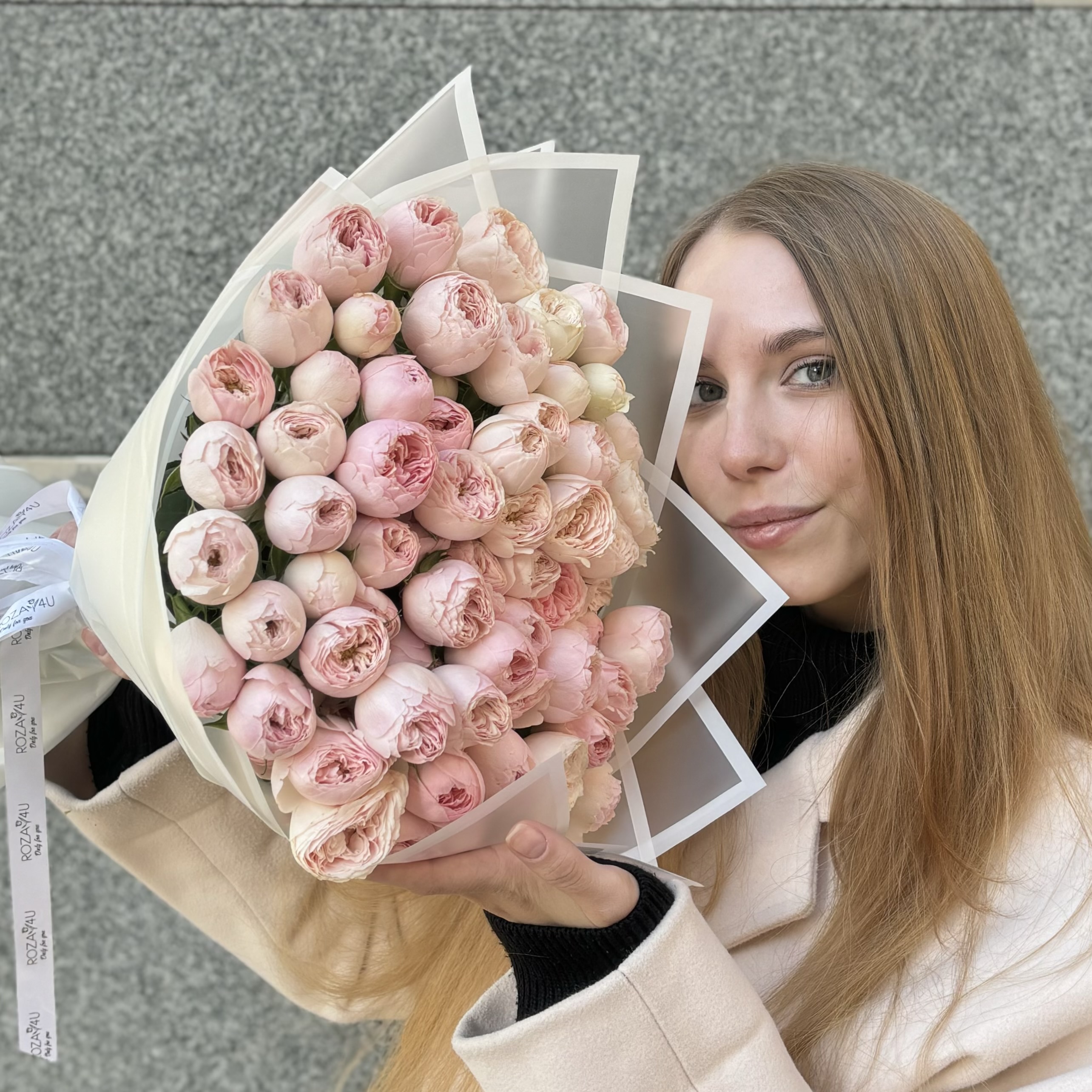 25 кустовых пионовидных роз Мансфилд парк 50 см