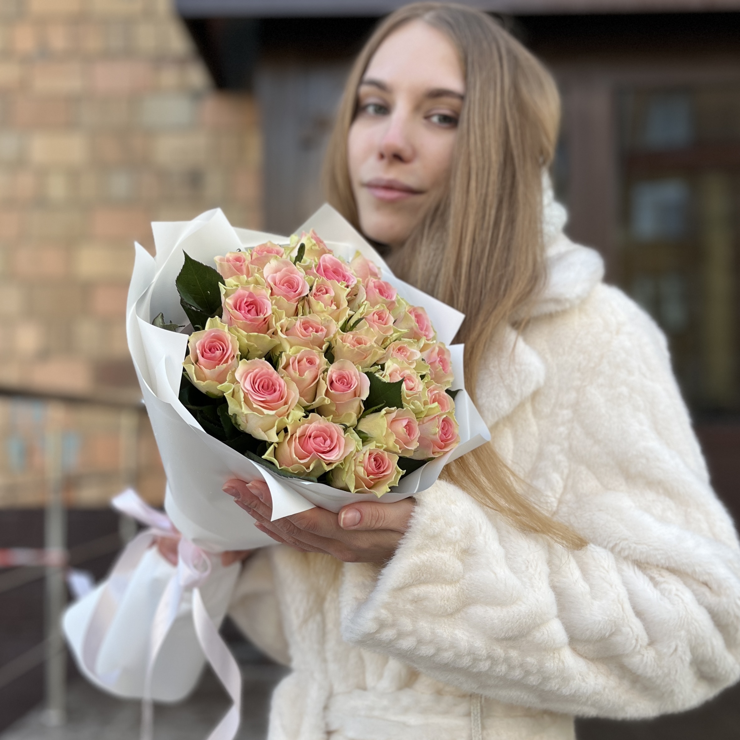25 нежно-розовых роз Топ-Гир 50 см