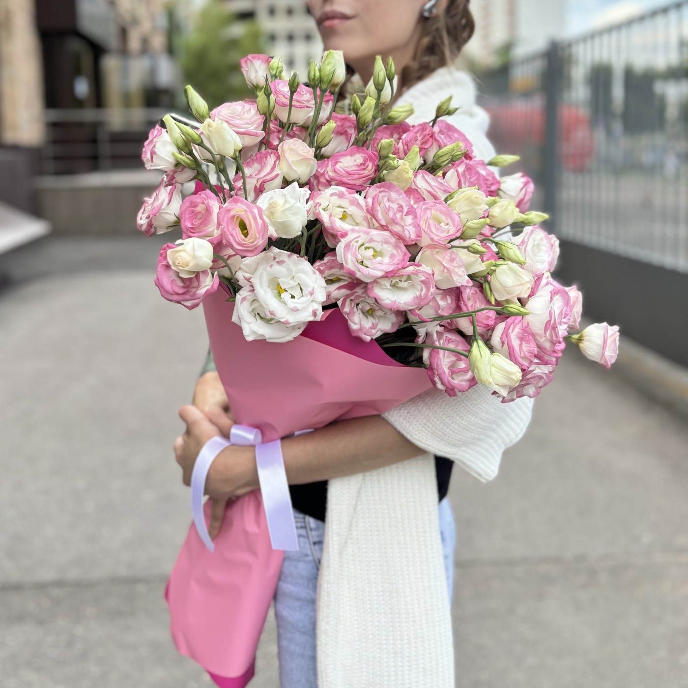 25 бело-розовых эустом