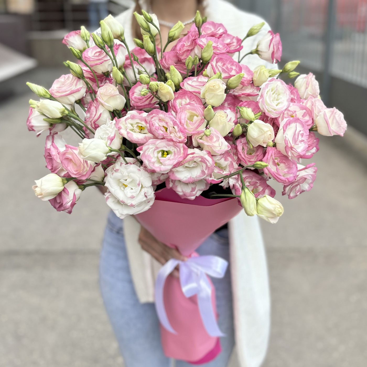 25 бело-розовых эустом