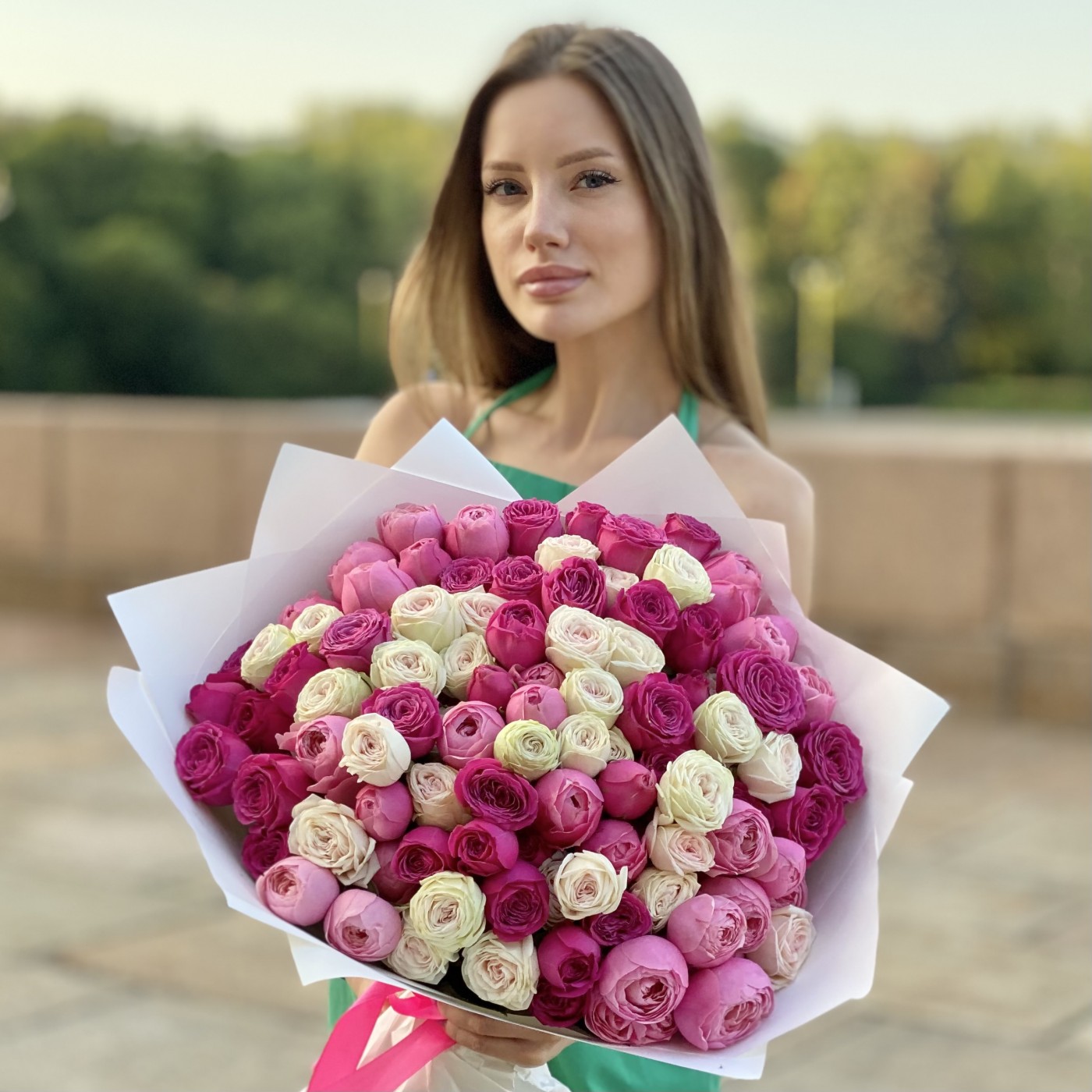 25 кустовых пионовидных роз Розовый микс